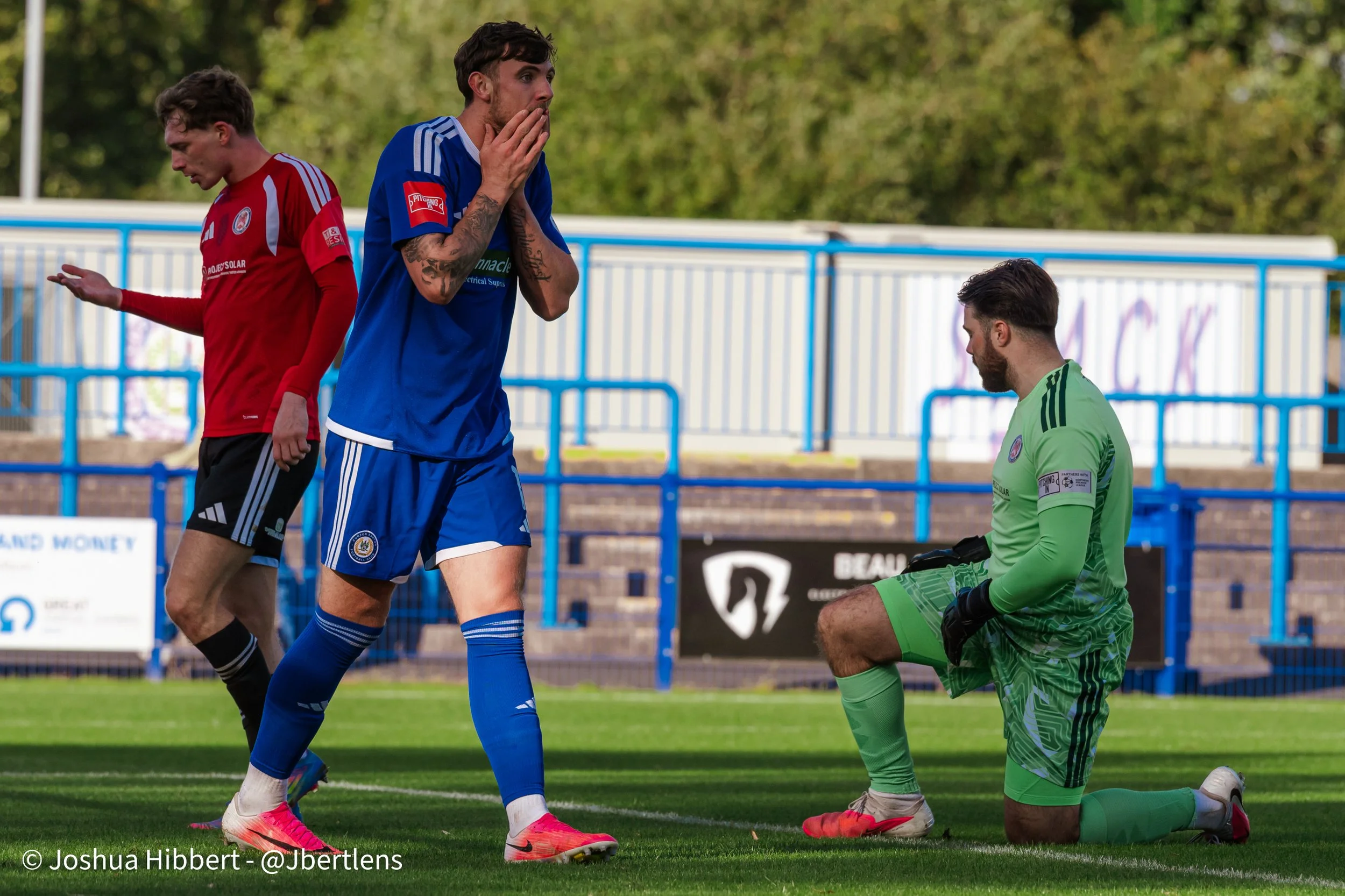 Curzon_Ashton_Hyde_United_Web_Sized_10.10.26-70.jpg