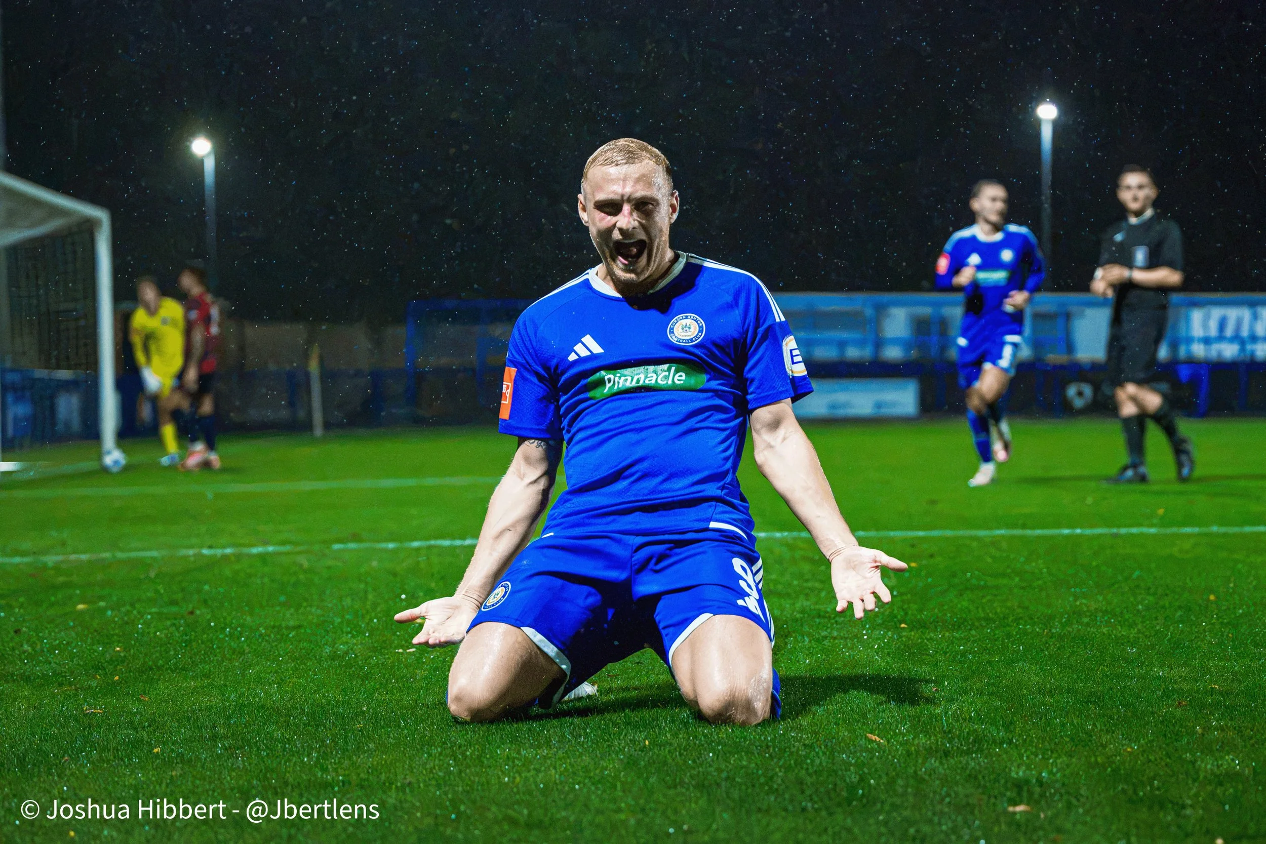 Curzon_Ashton_Redcar_Athletic_Web_Sized_06.10.26-3-2.jpg