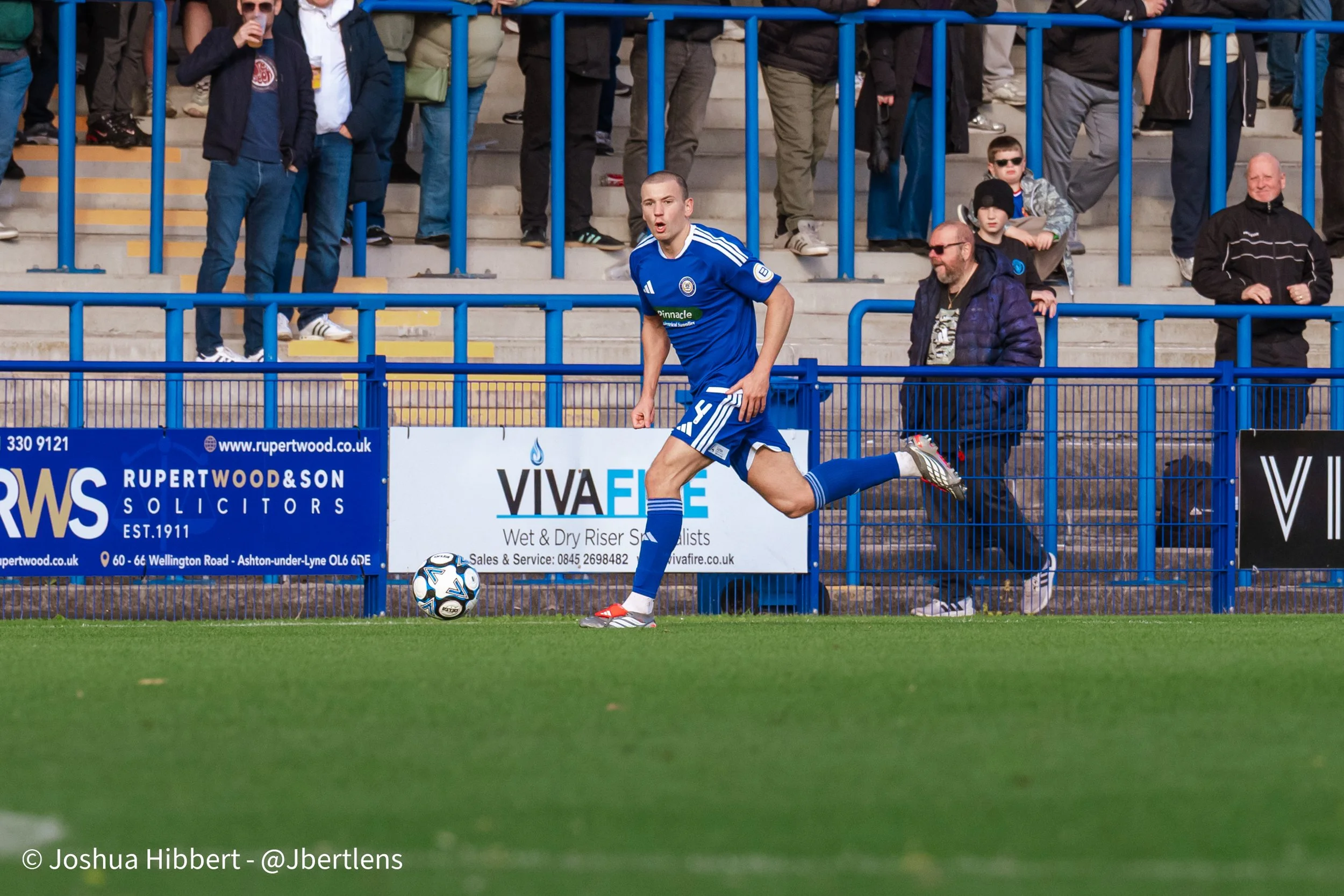 Curzon_Ashton_Hyde_United_Web_Sized_10.10.26-85.jpg