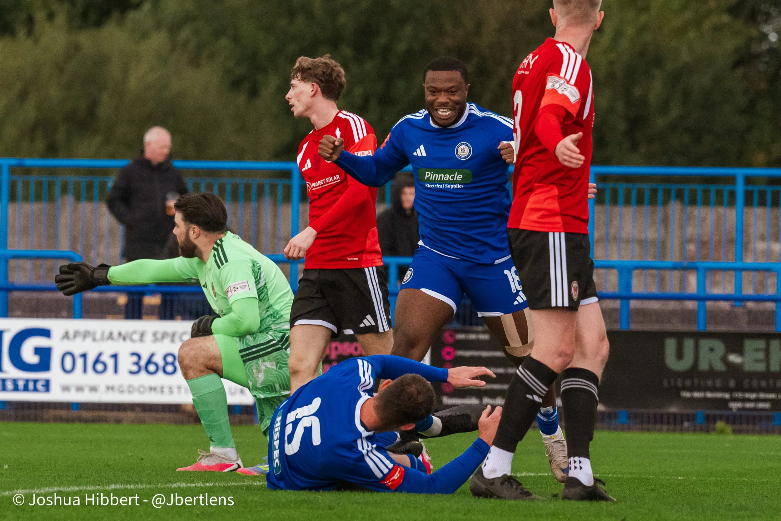 Curzon_Ashton_Hyde_United_Web_Sized_10.10.26-166.jpg