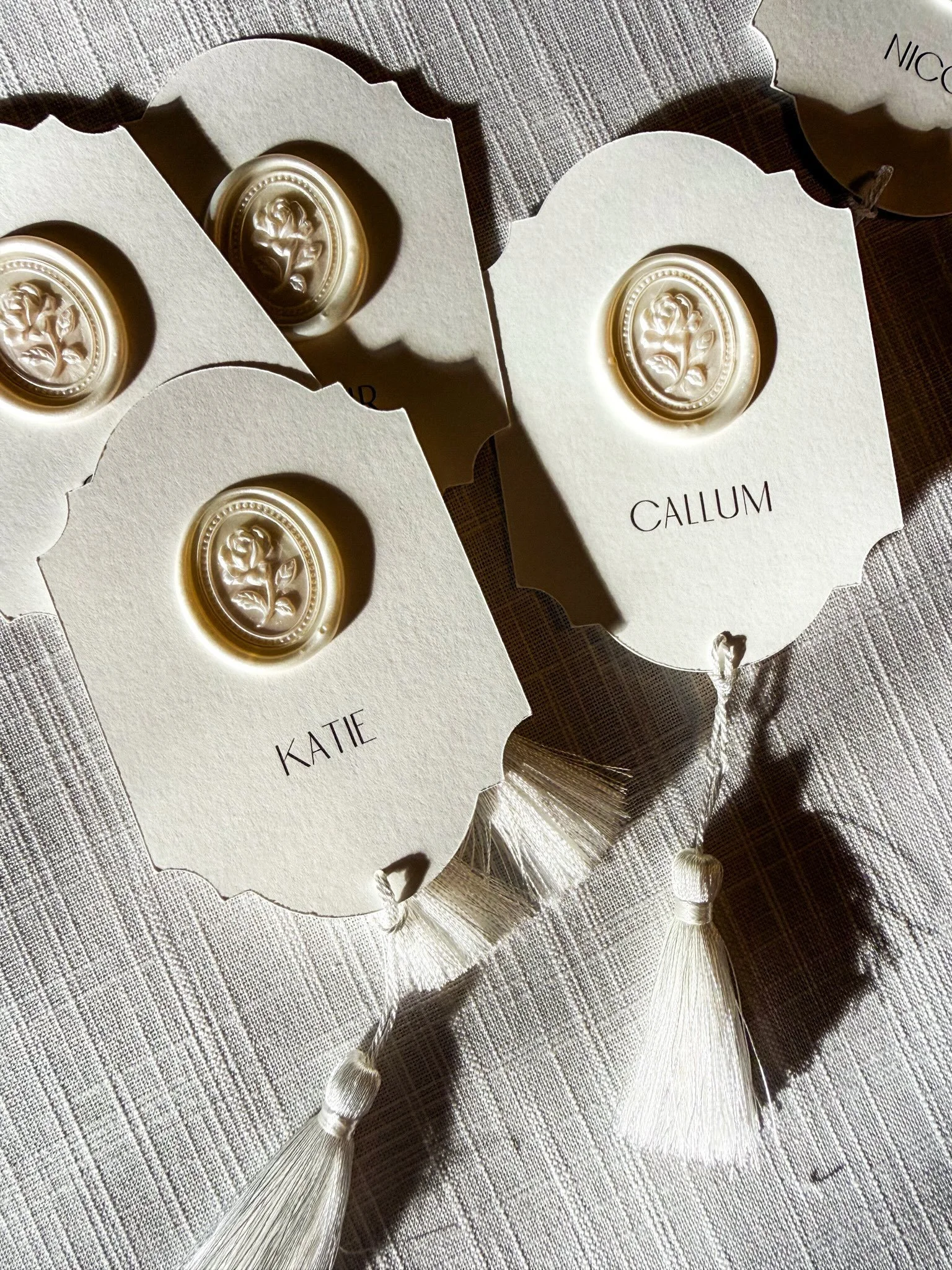 Your guests deserve to have a place card personalized just for them. Not only is it pretty to look at but it&rsquo;s the perfect keepsake for each guest. 💌

#stationery #weddingstationery #weddinginvitations #weddingday #wedding