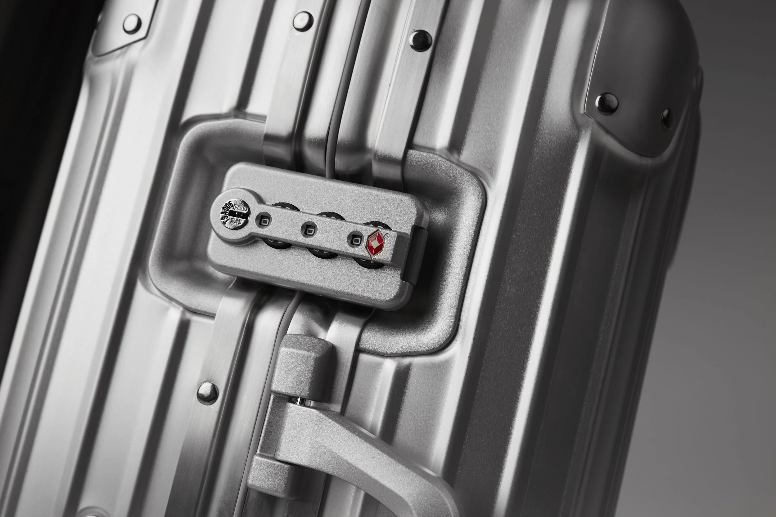 Rimowa 30.jpg