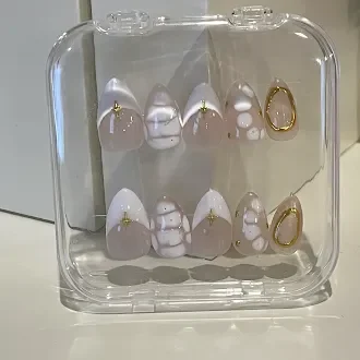 White And Gold Nails