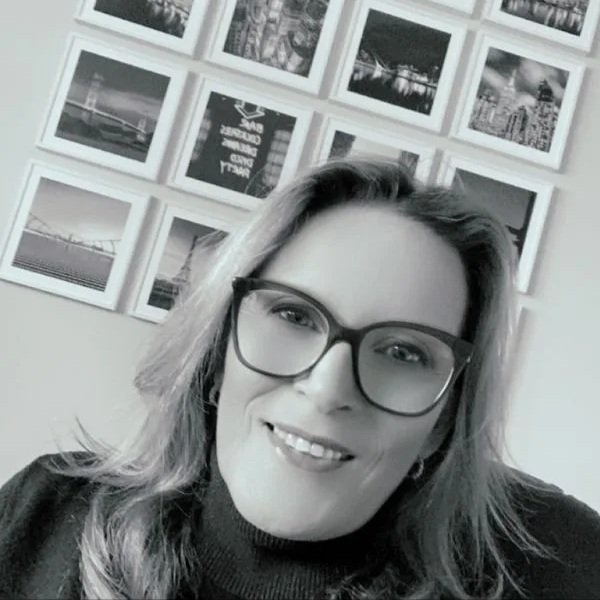 Aoife Gallagher, qualified Cognitive Behavioural Hypnotherapist and founder of Análú Therapy.
