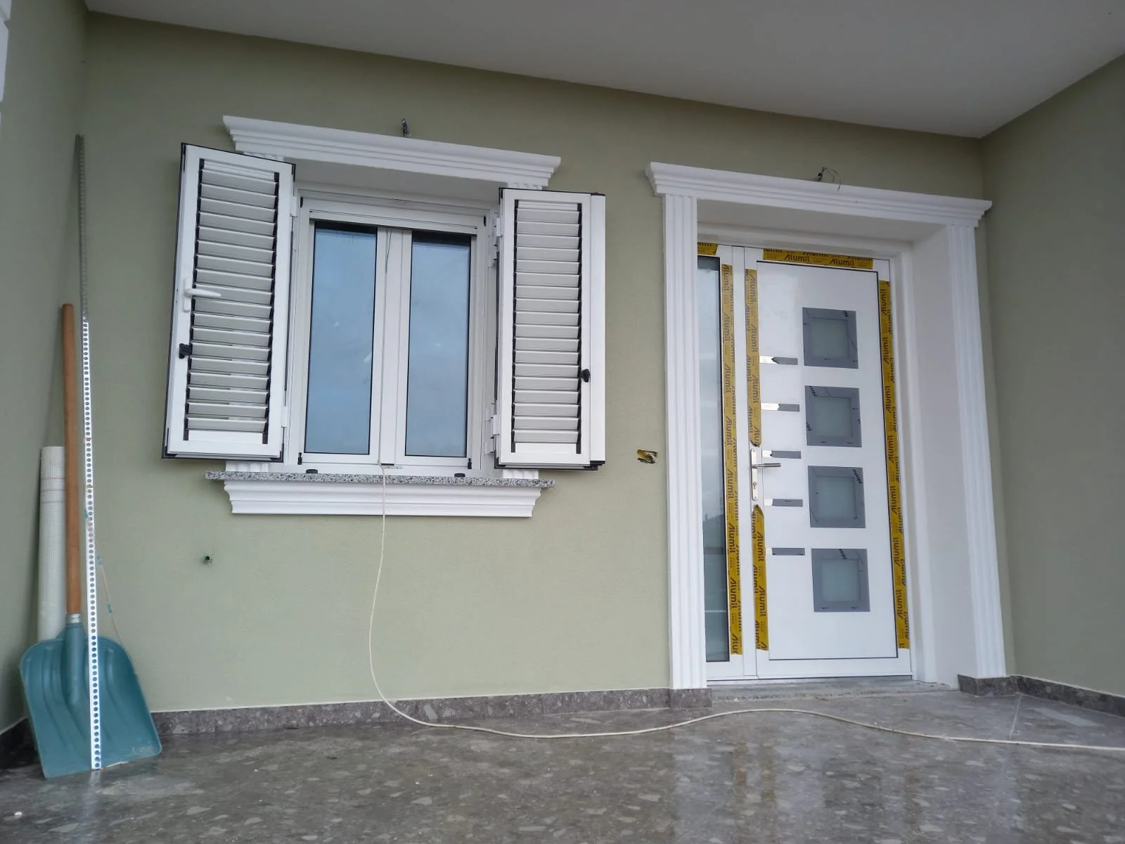 Punime Alumini - Bujtina në Korçë