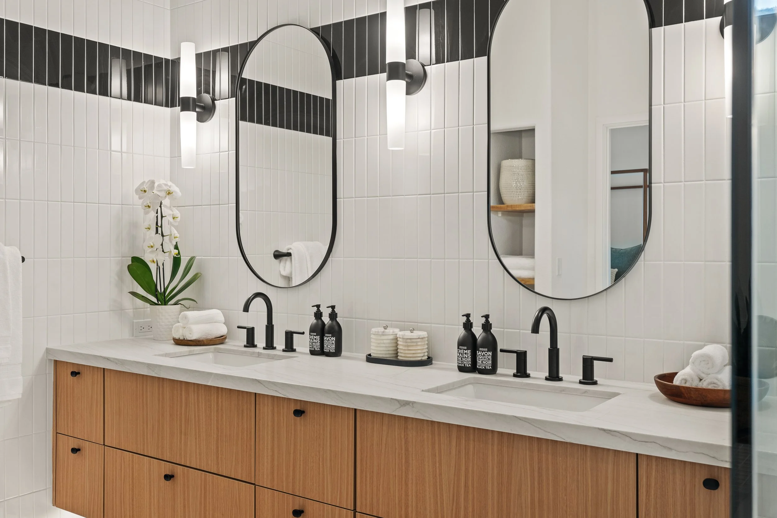 054-Primary bathroom.jpg