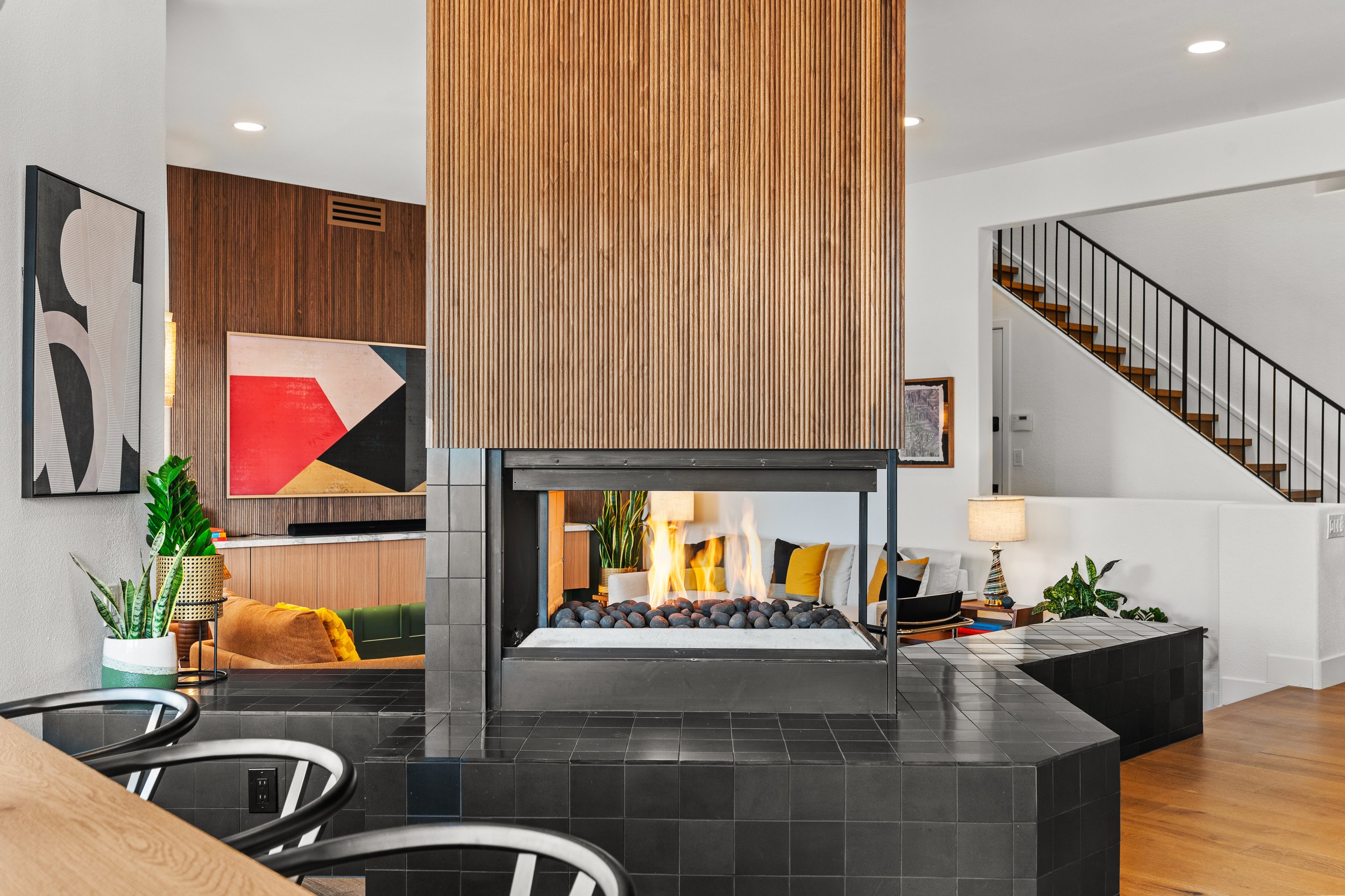 035-Dining & fireplace.jpg