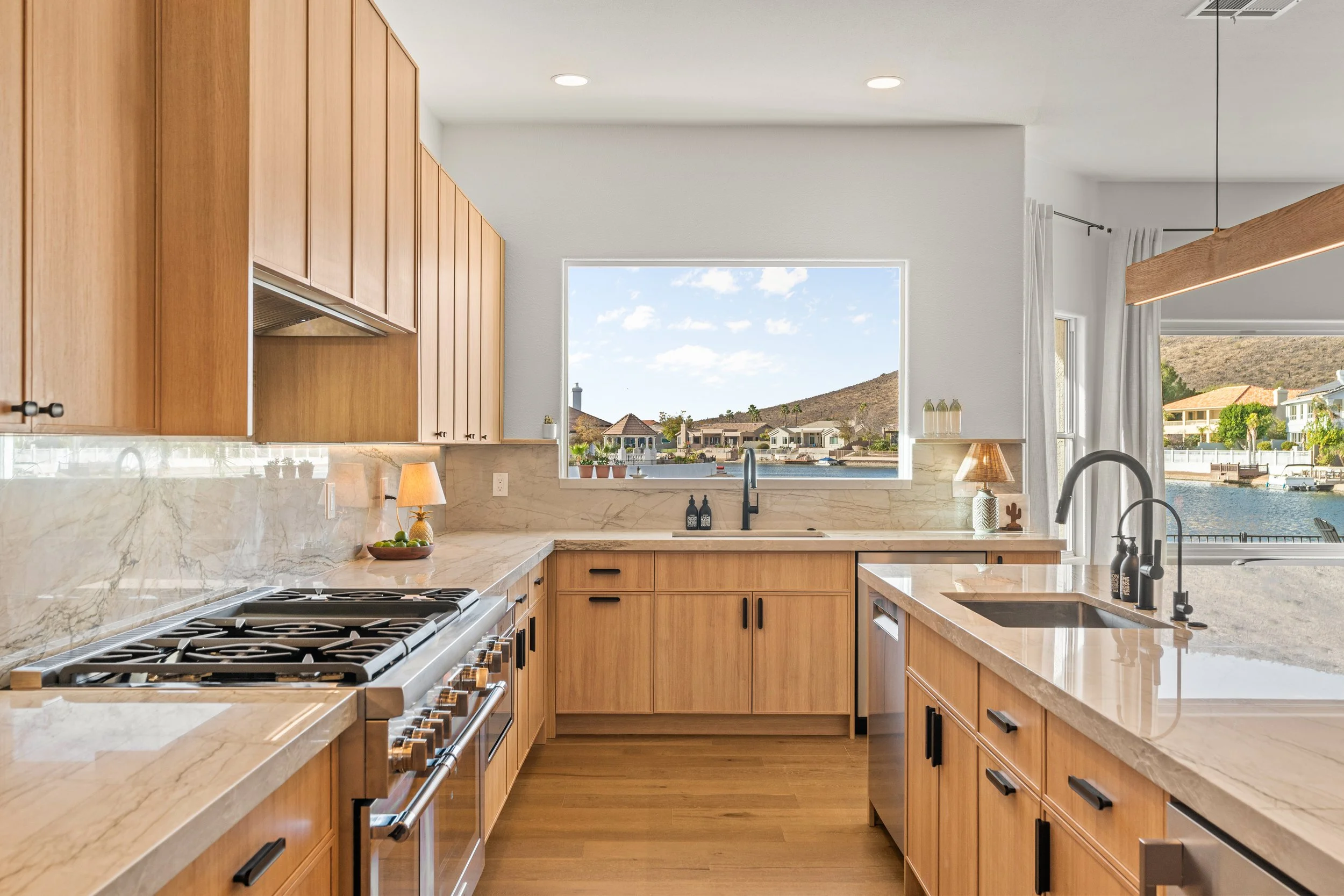 024-Kitchen.jpg