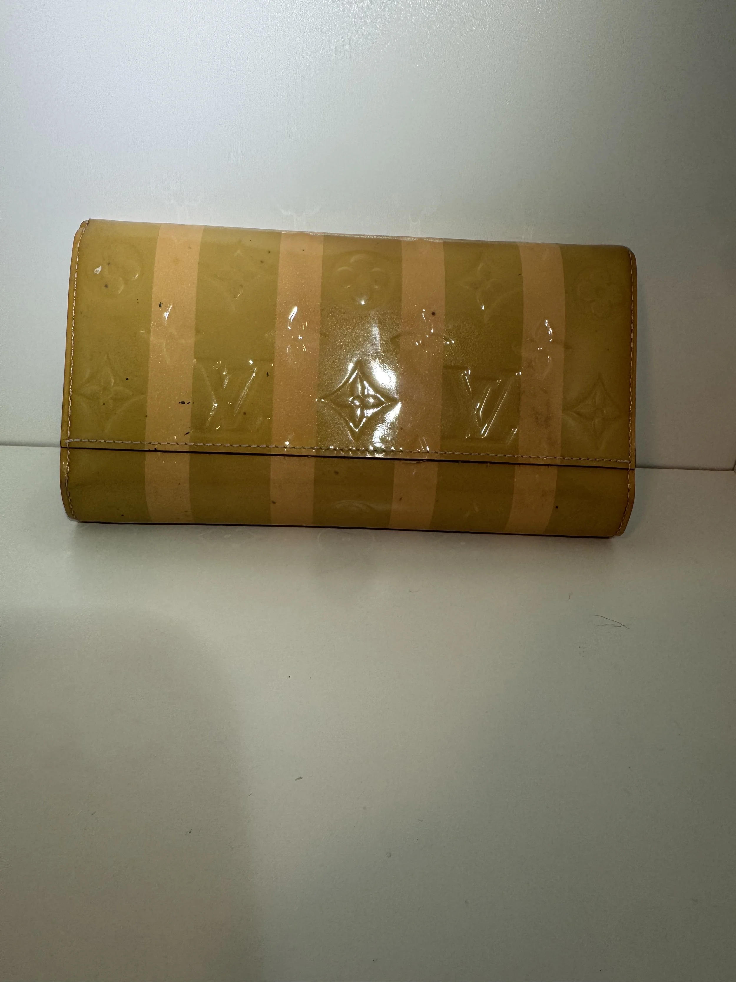 LV Limited Edition Monogram Vernis Sarah Wallet