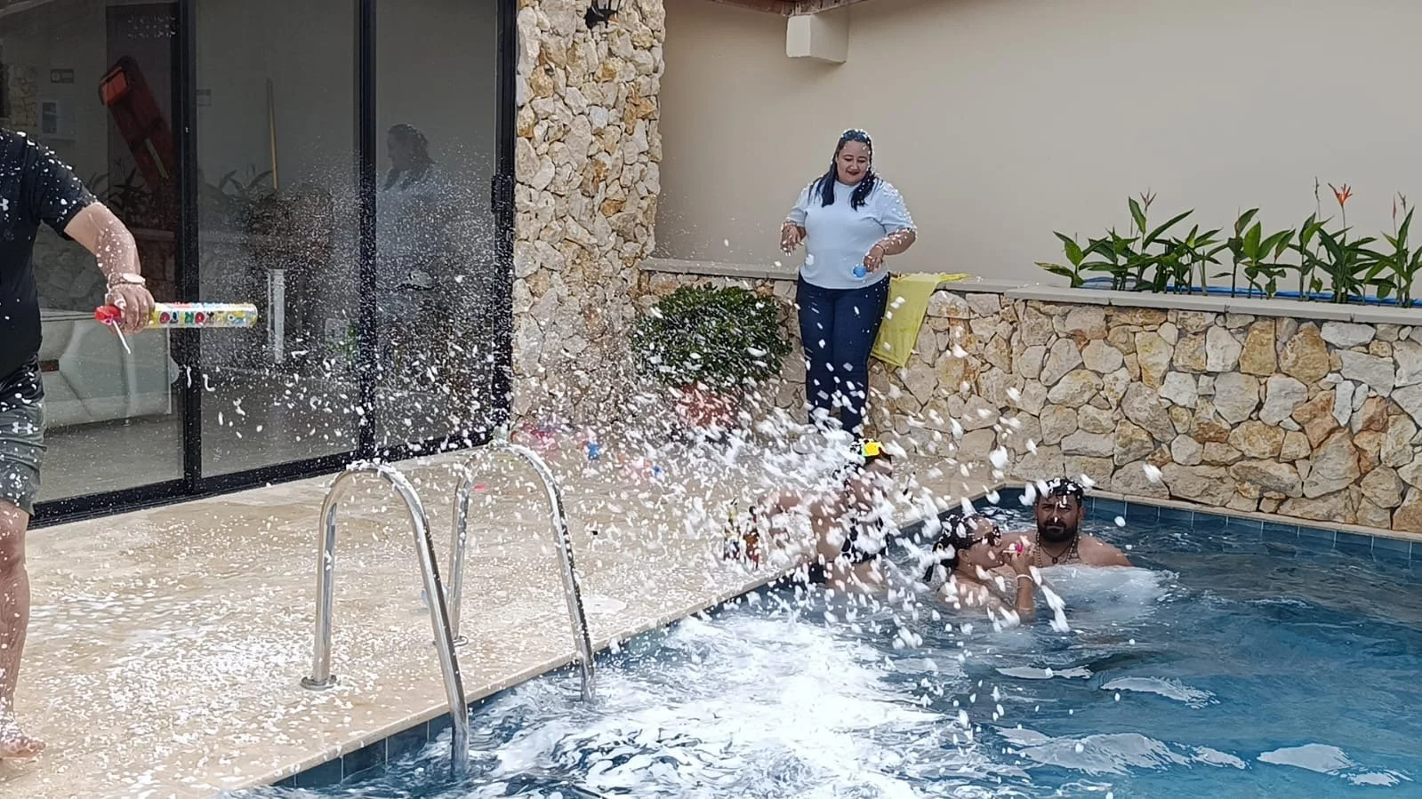 Acceso a piscina adultos