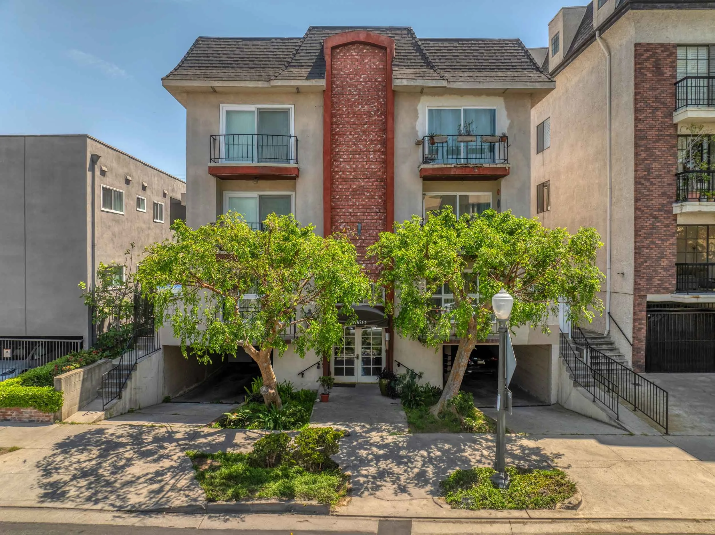 10614 Eastborne Ave       Los Angeles, CA 90024