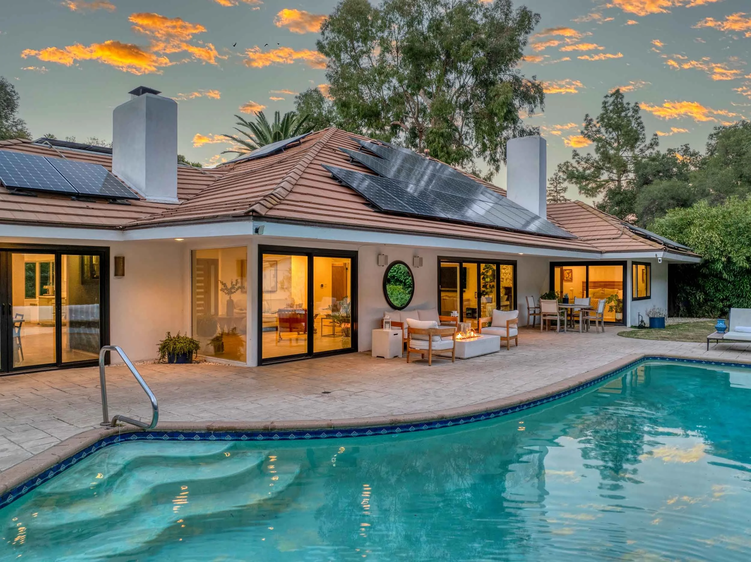 16904 Escalon Drive.               Encino, CA 91436