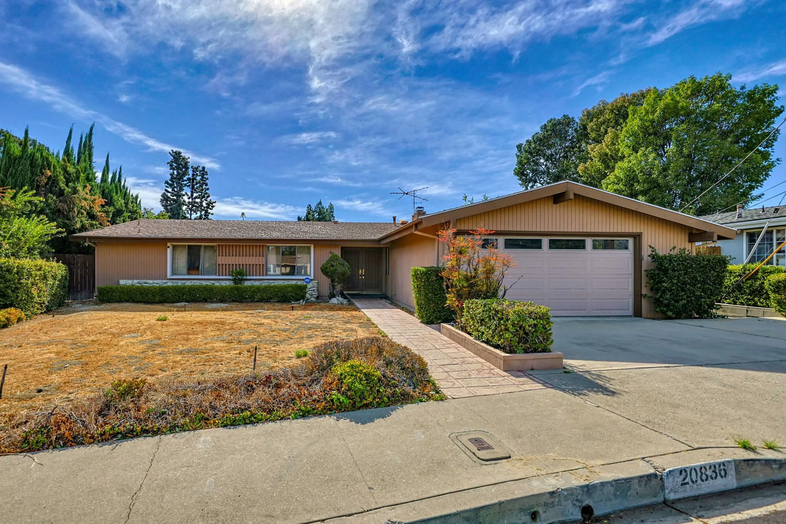 20836 Tiara Street Woodland Hills, CA 91367