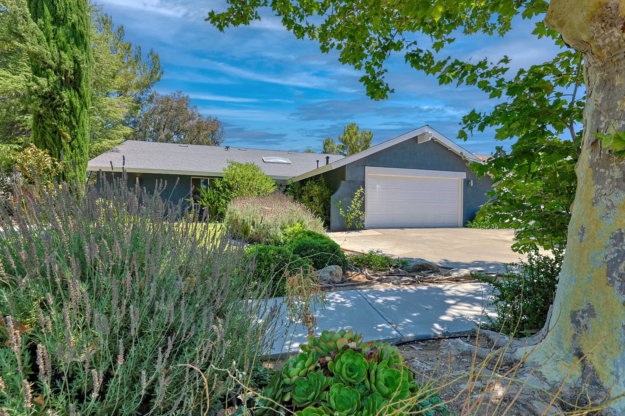 22297 Canones Circle            Saugus, CA 91350