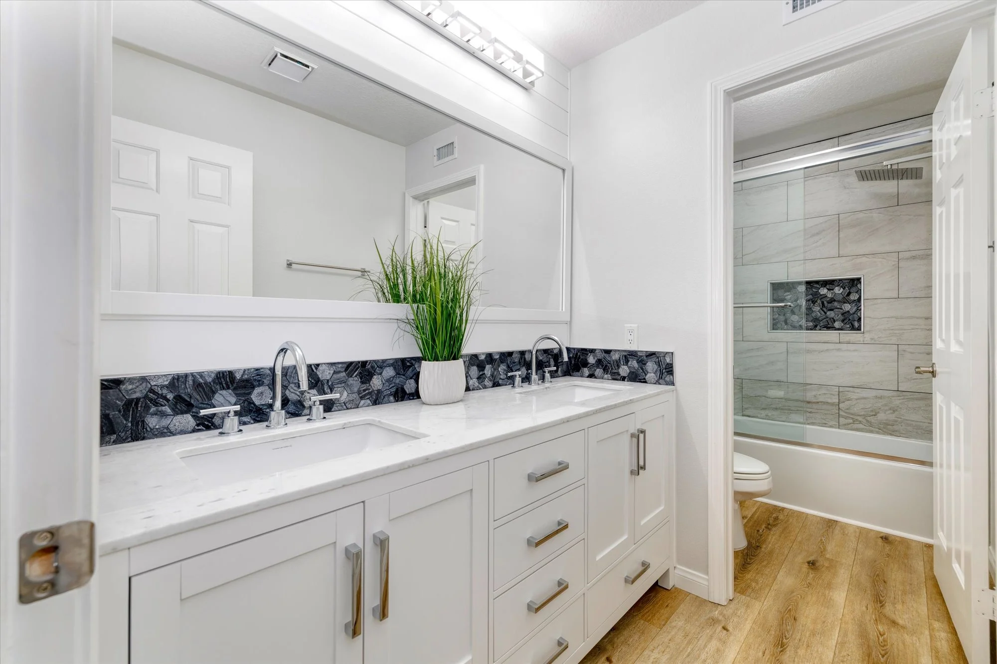 5-041_Wilmington Court_070325_HDR.jpg