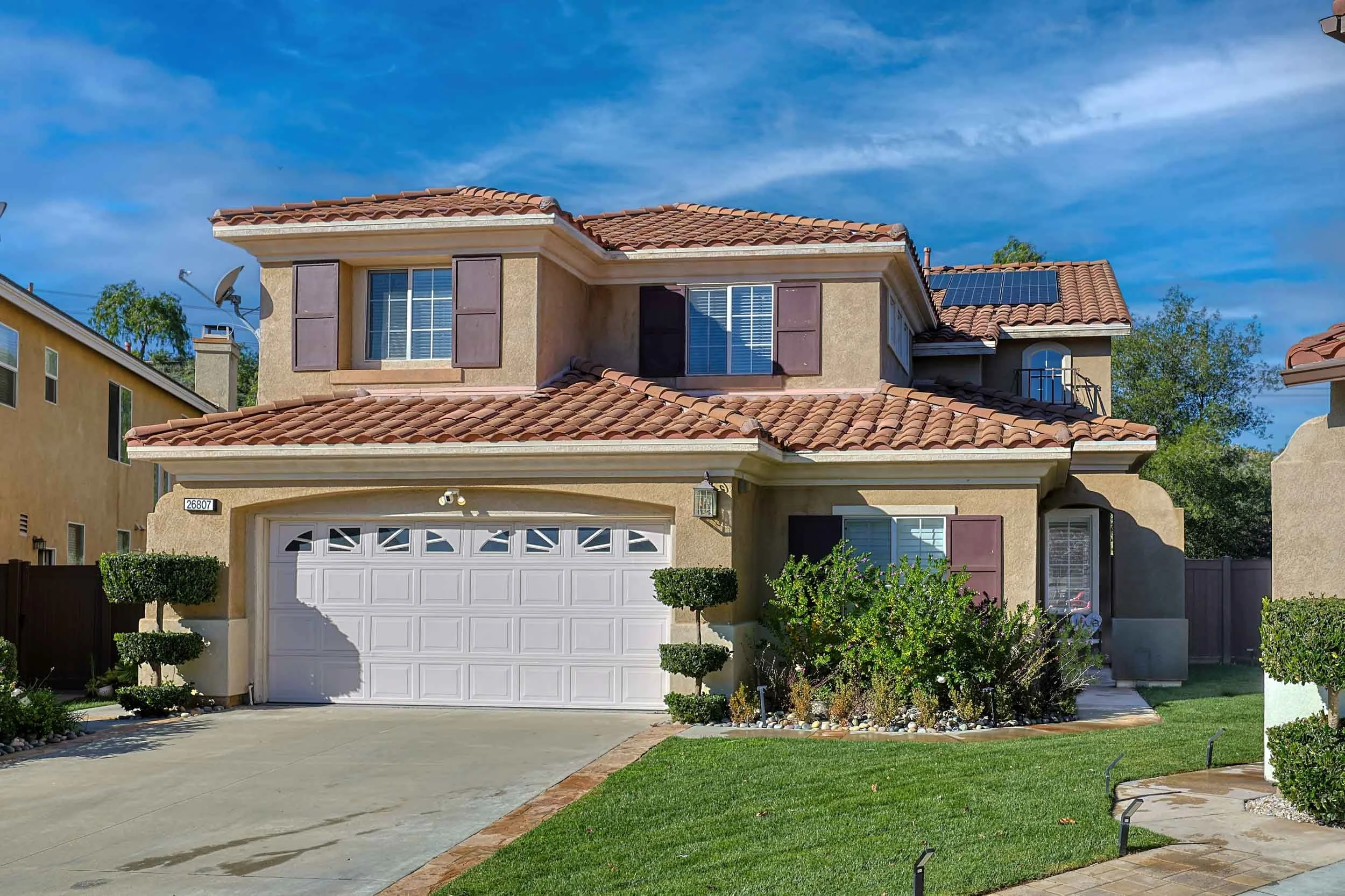 Professional real estate photo of single-family home at 26807 Terravista Court, Santa Clarita, CA 91351 — outdoor kitchen with quartz countertops and resort-style pool.