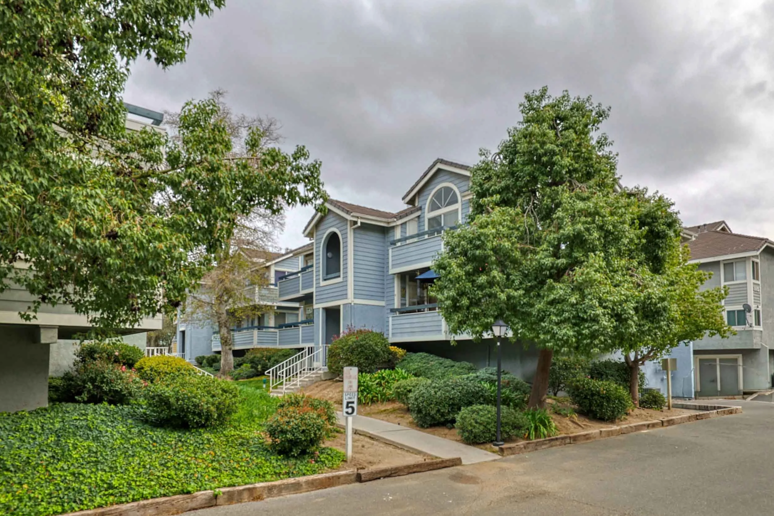 Flo Lane · Santa Clarita