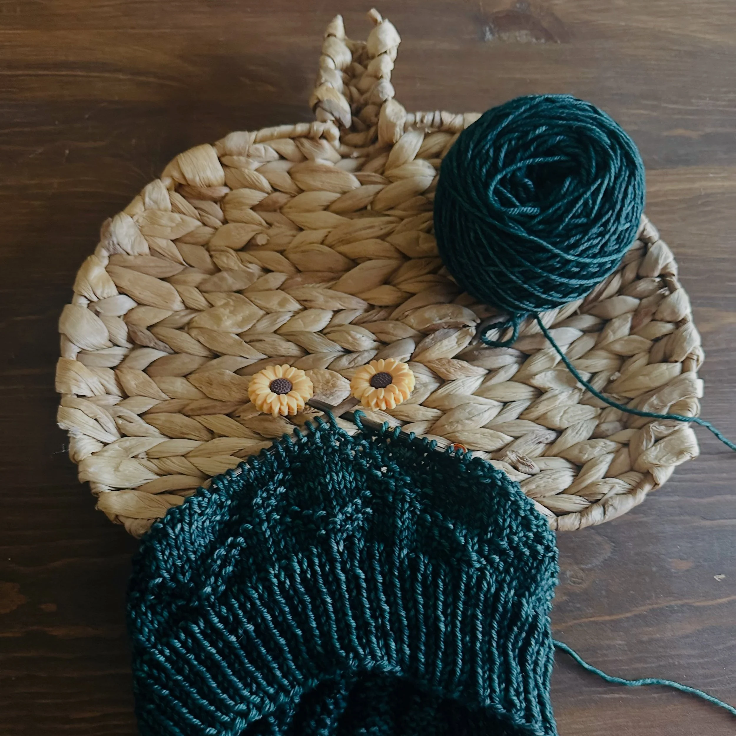 I&rsquo;m working on some lighter weight luxury beanies and I&rsquo;m loving them! Stay tuned for the finished beanie&hellip;

#bamsyarnstudio #knitbeanie #malabrigorios #fallaccessories #winteraccessories