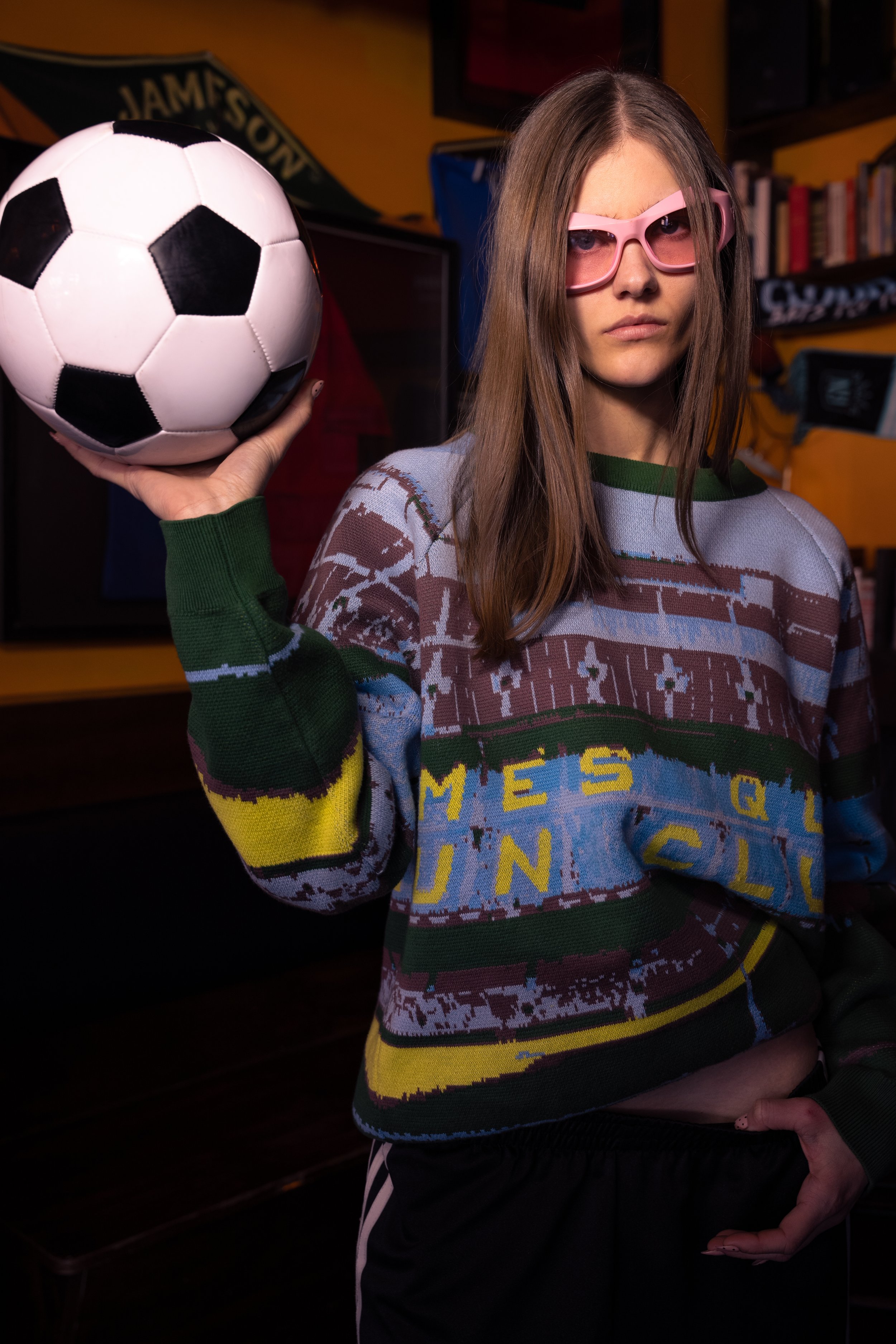 blue_swetaer_model_02.jpg
