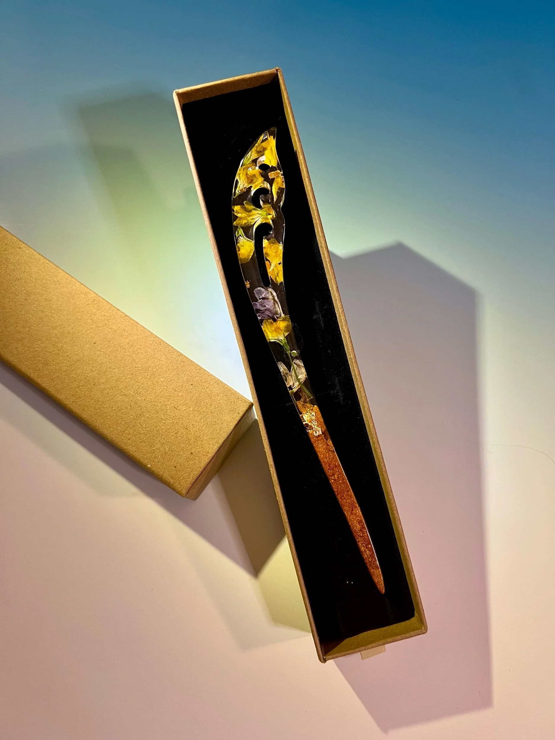Flower Petal Hair Wand, Put up your hair with nature