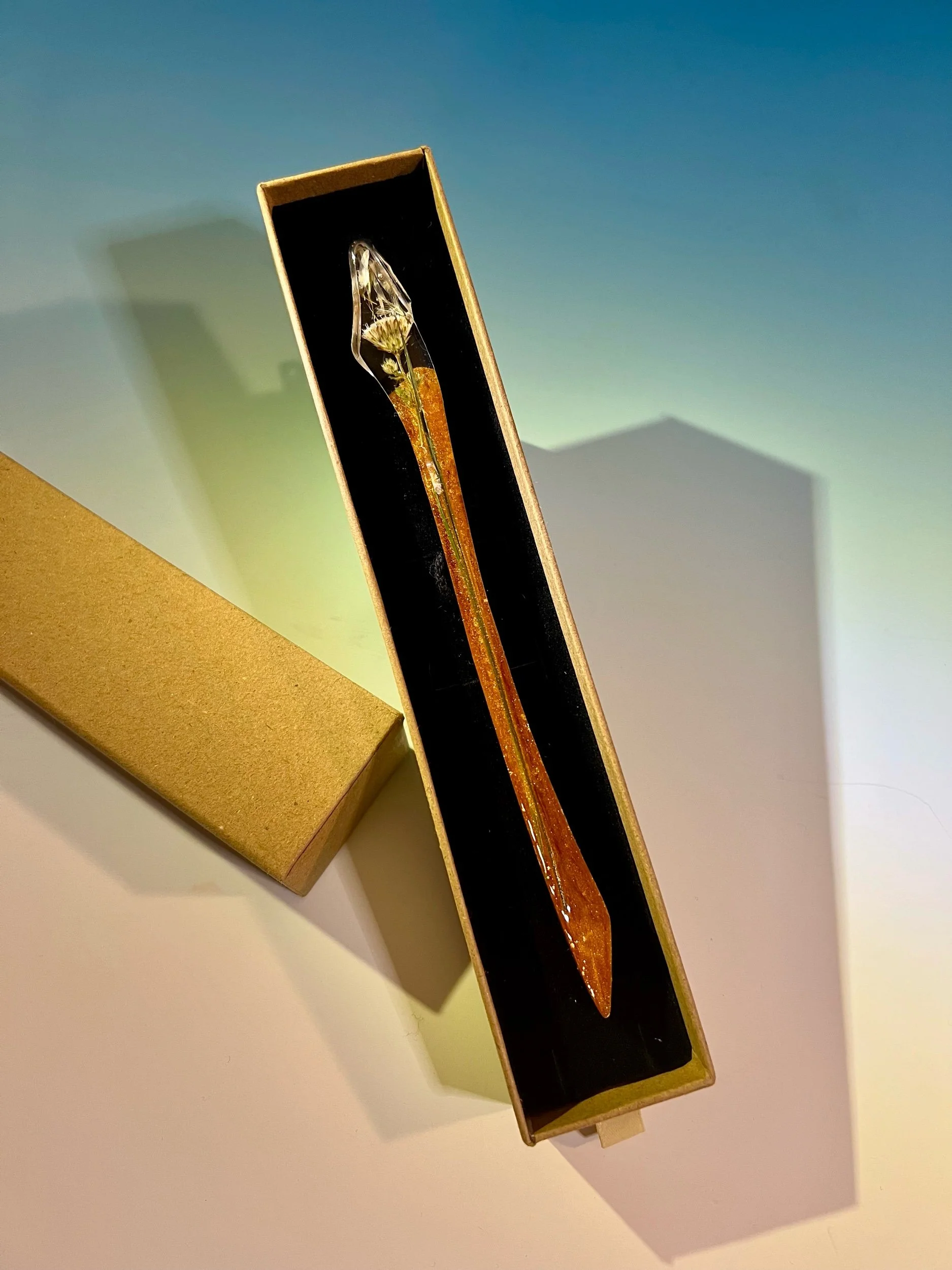 Hair Wand with Flower and Gold, Put up your hair with nature