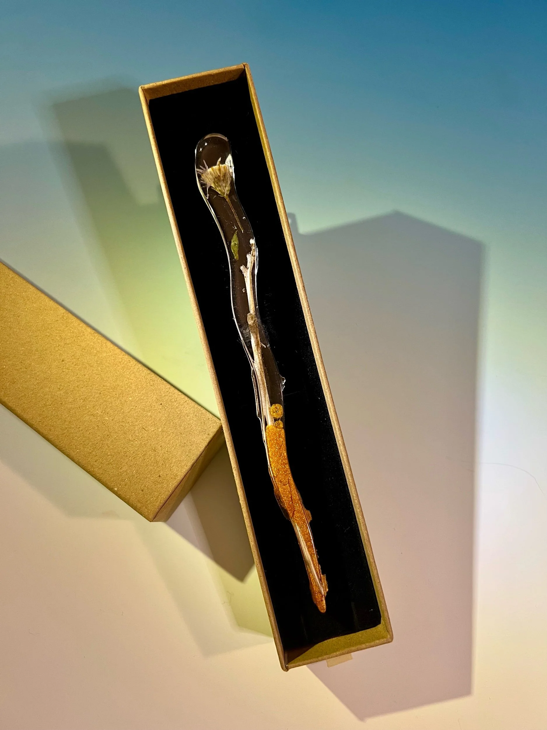 Hair Wand with Flower and Gold, Put up your hair with nature