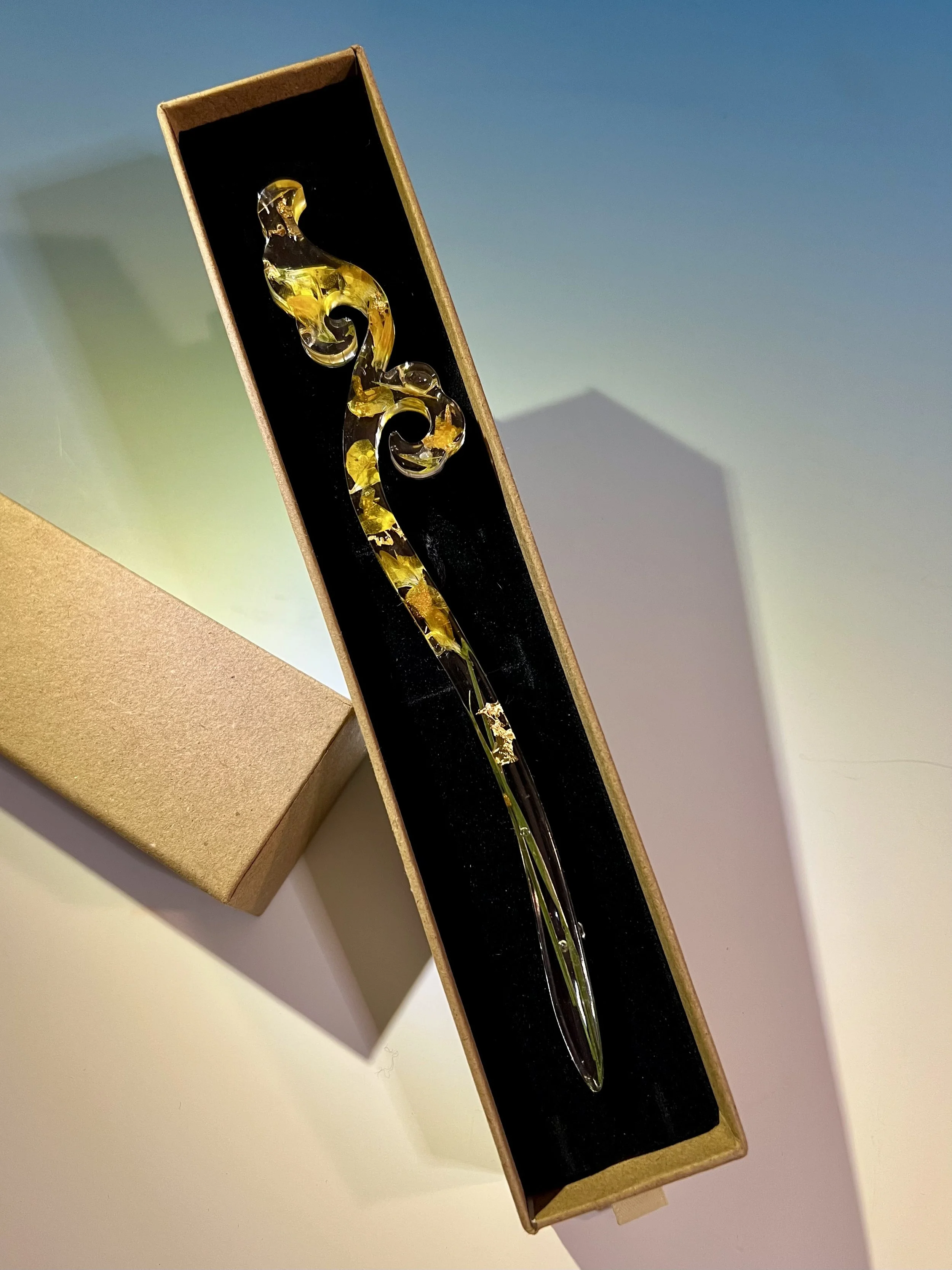 Flower Petal Hair Wand, Put up your hair with nature