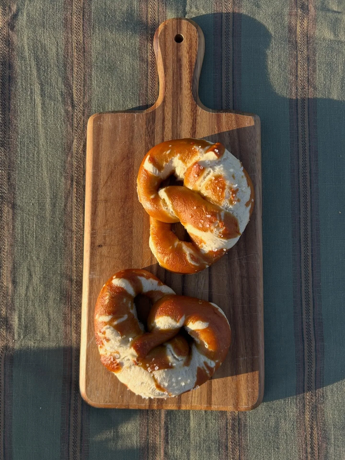 Choose your (pretzel) poison 🥨🫠
1. OG Pretzels 
2. Pretzel Buns
3. Chocolate Chip Pretzel Buns
4. Pretzel Bites
5. Sugar-Cinnamon Pretzel Bites

#pretzels #authenticgerman #delicious #highdesert