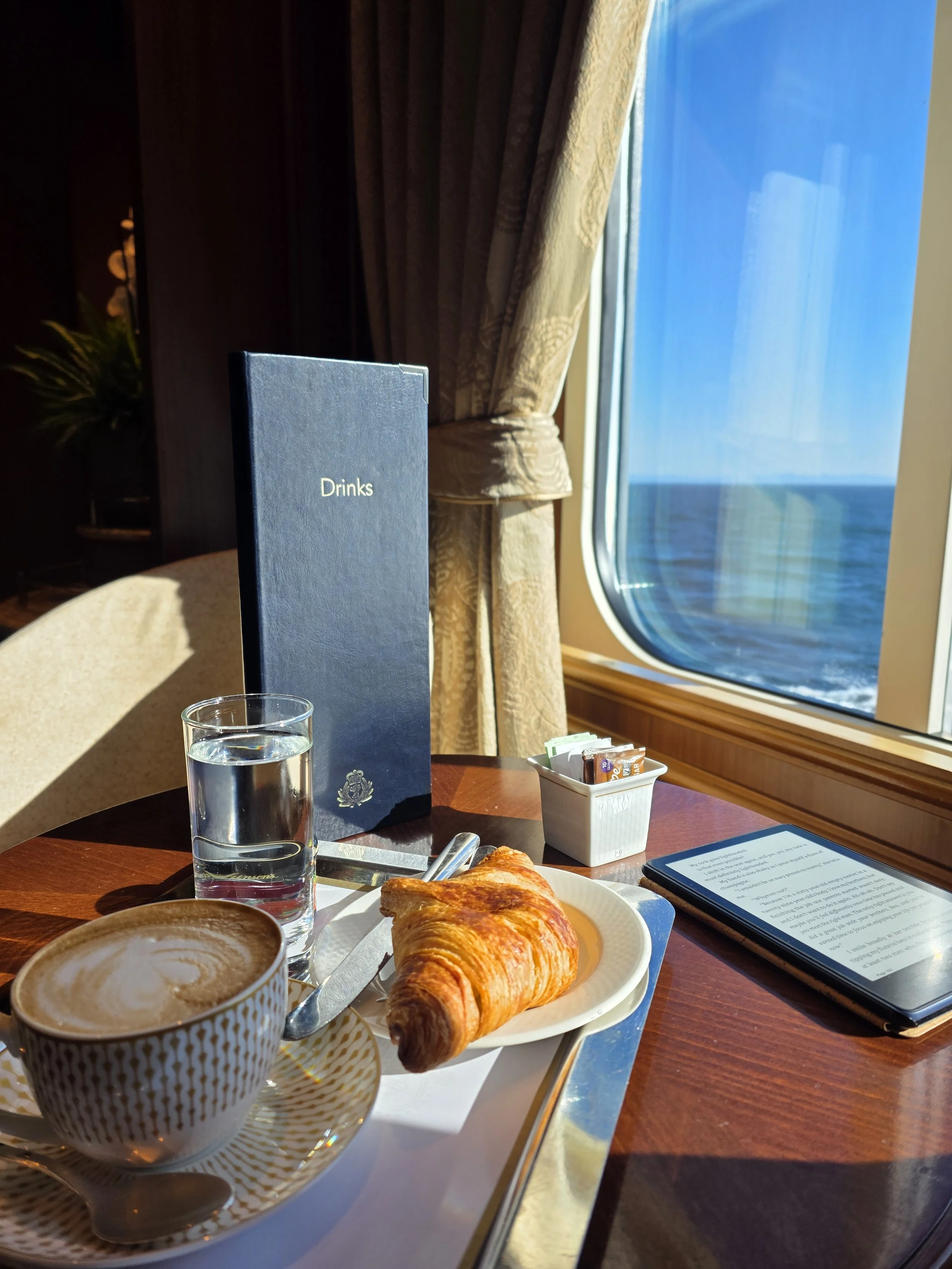 Cafe Corinthia, Queen Elizabeth, Cunard Line 