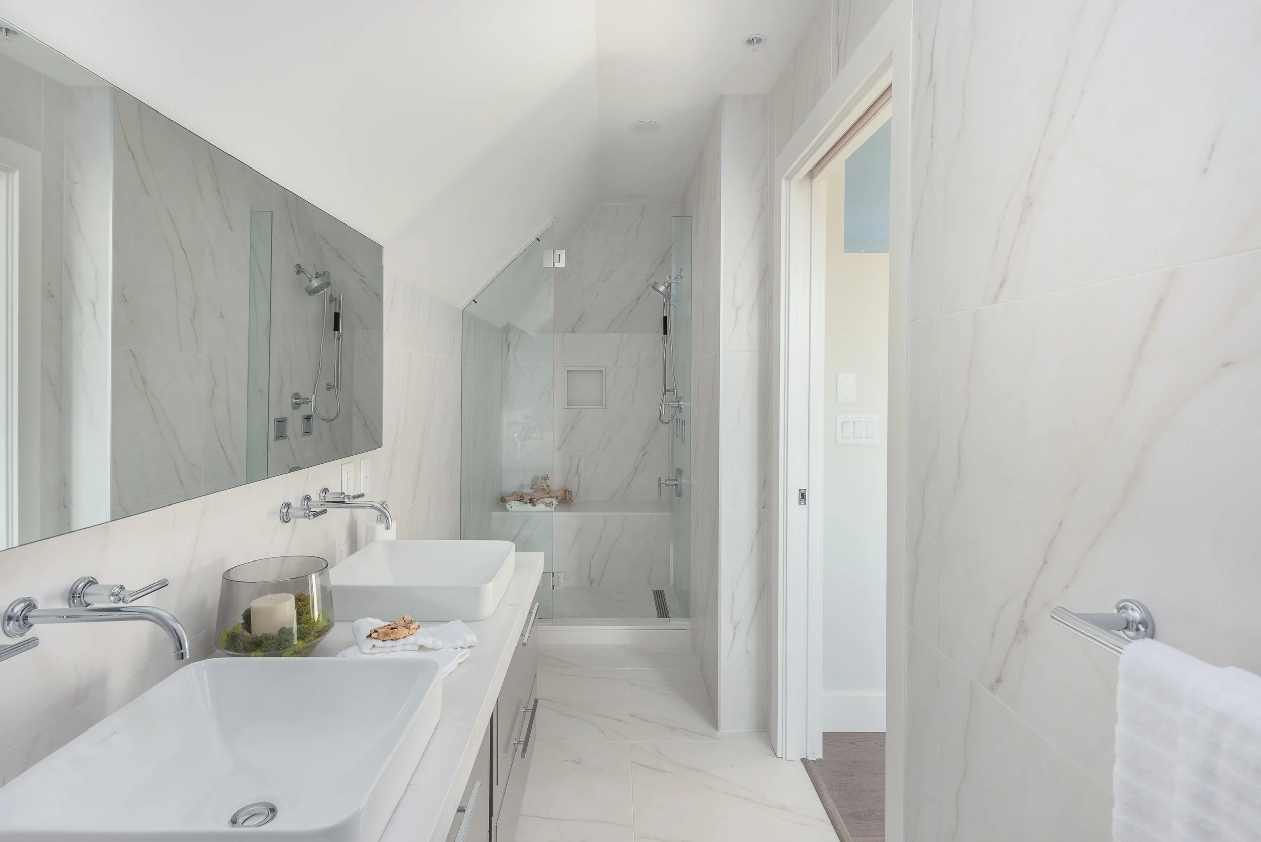 Unit-2-2850-Yukon-Street-Vancouver-360hometours-19.jpg