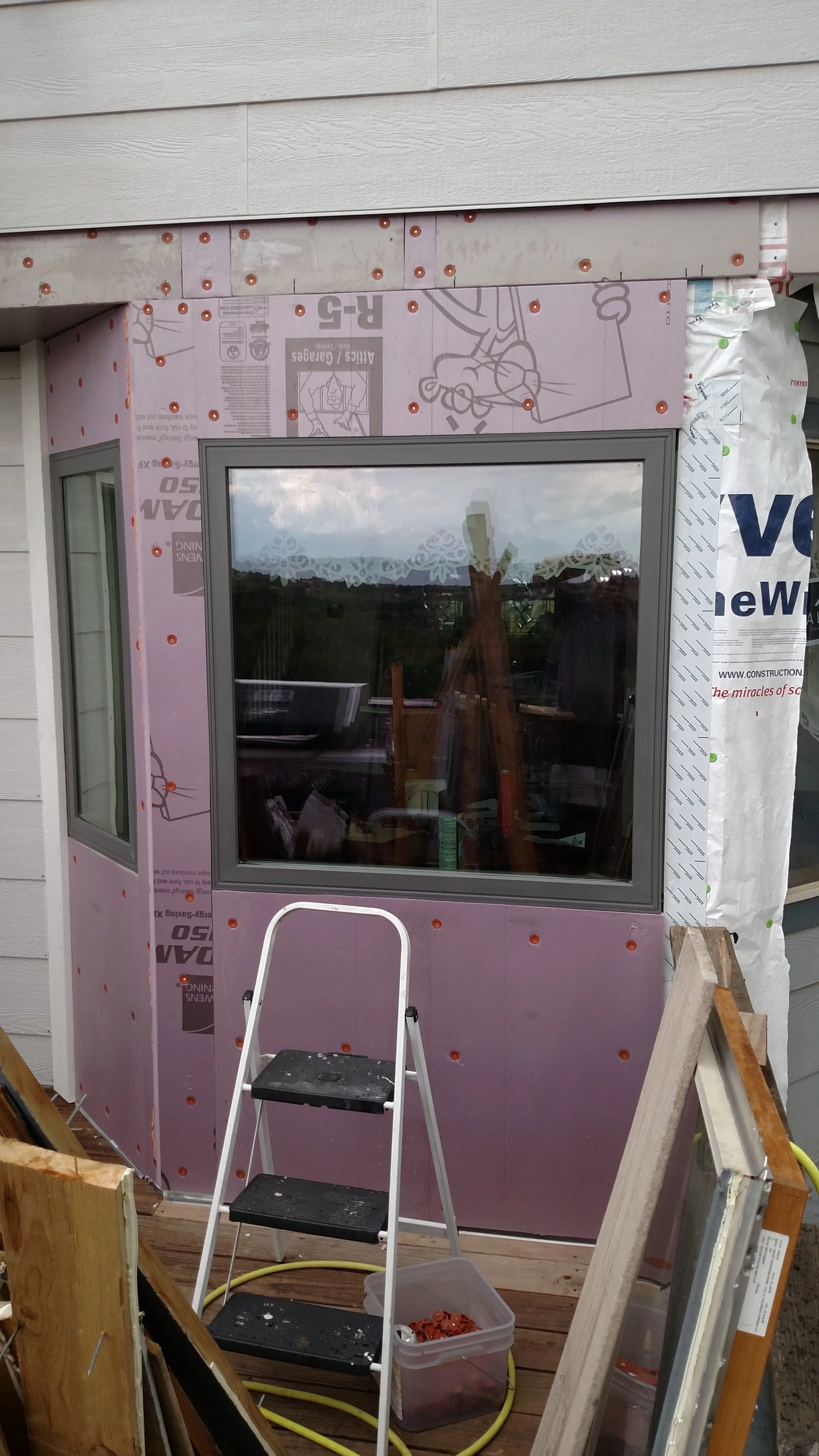 XPS Foam reduces thermal bridging.