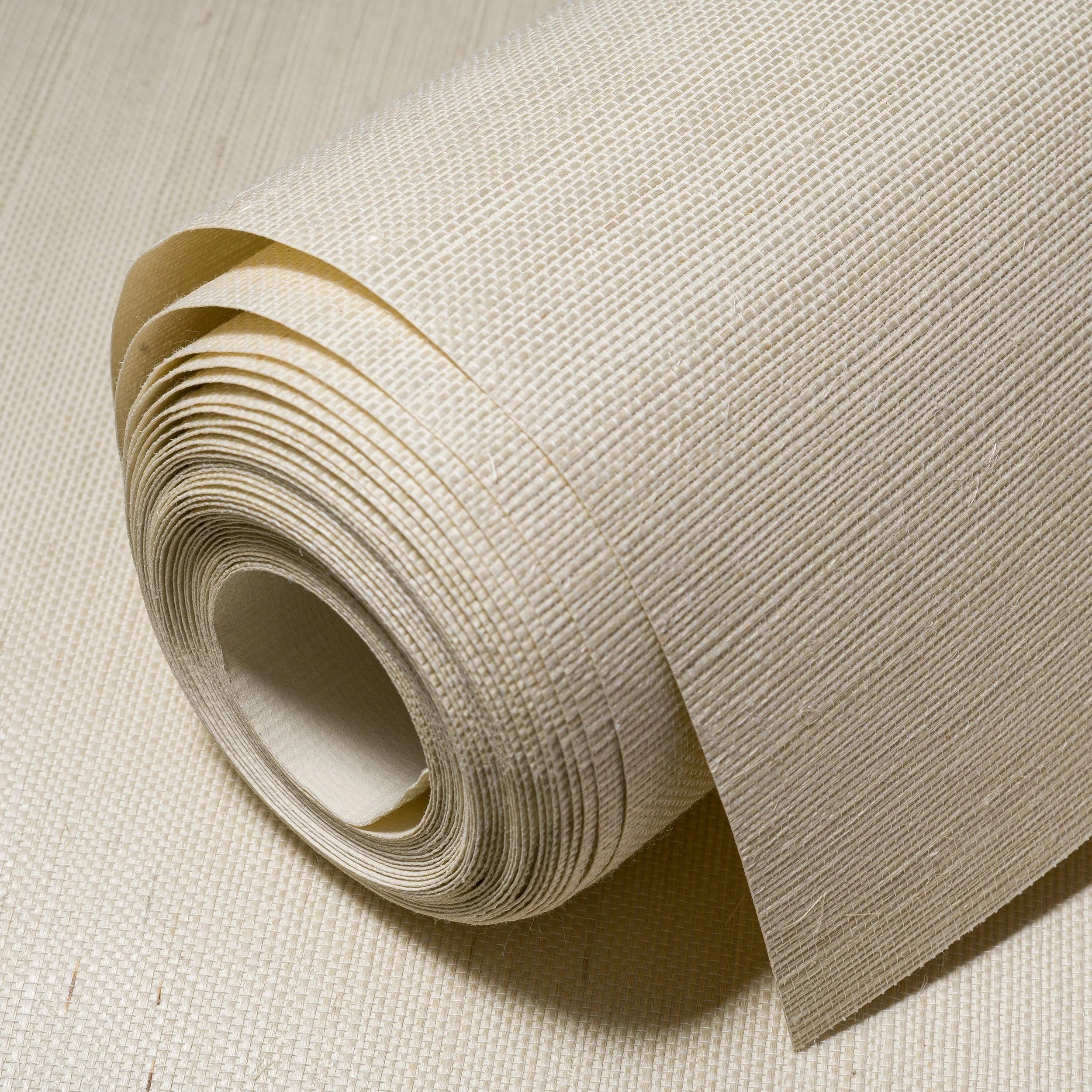 Craftsmanship, visible in every roll.

Woven from natural fibres, each roll carries subtle variations in tone and texture that make the material uniquely its own.

These natural irregularities bring authenticity and depth to the surface, creating a f