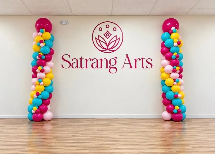 I am OBSESSED with this bright color palette. 🫶🏻🩵💛🩷 

These jumbo 10-foot balloon columns were definitely a showstopper and the perfect pop of color for such an exciting celebration!

Congratulations on your grand opening, @satrangarts! ✨ So hon