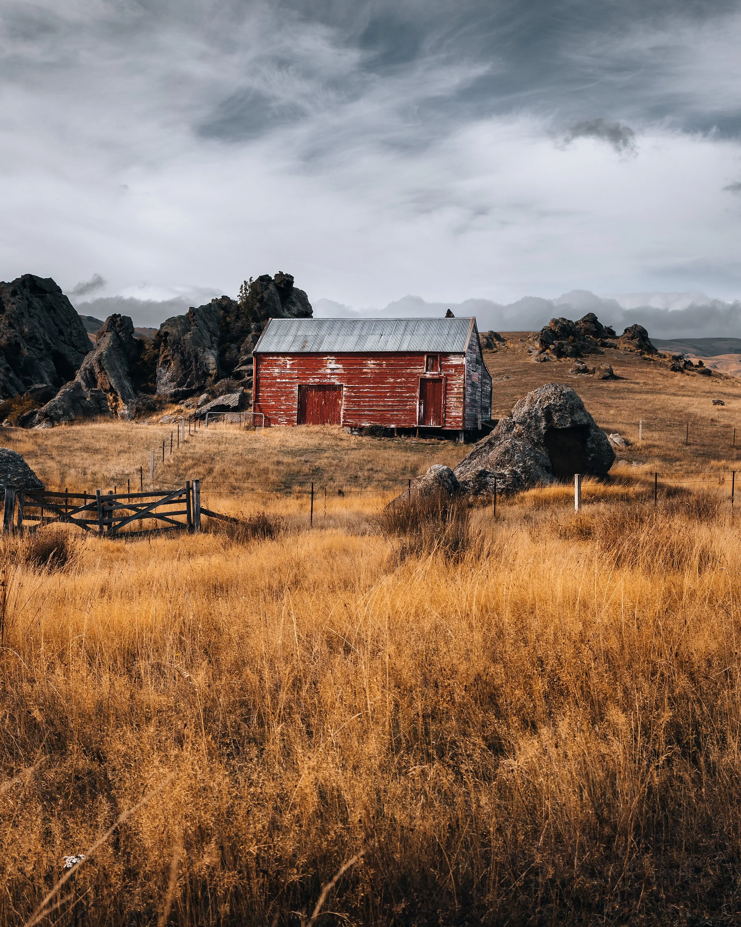 The Bend – McTamney Stable, Patearoa Fine Art Print