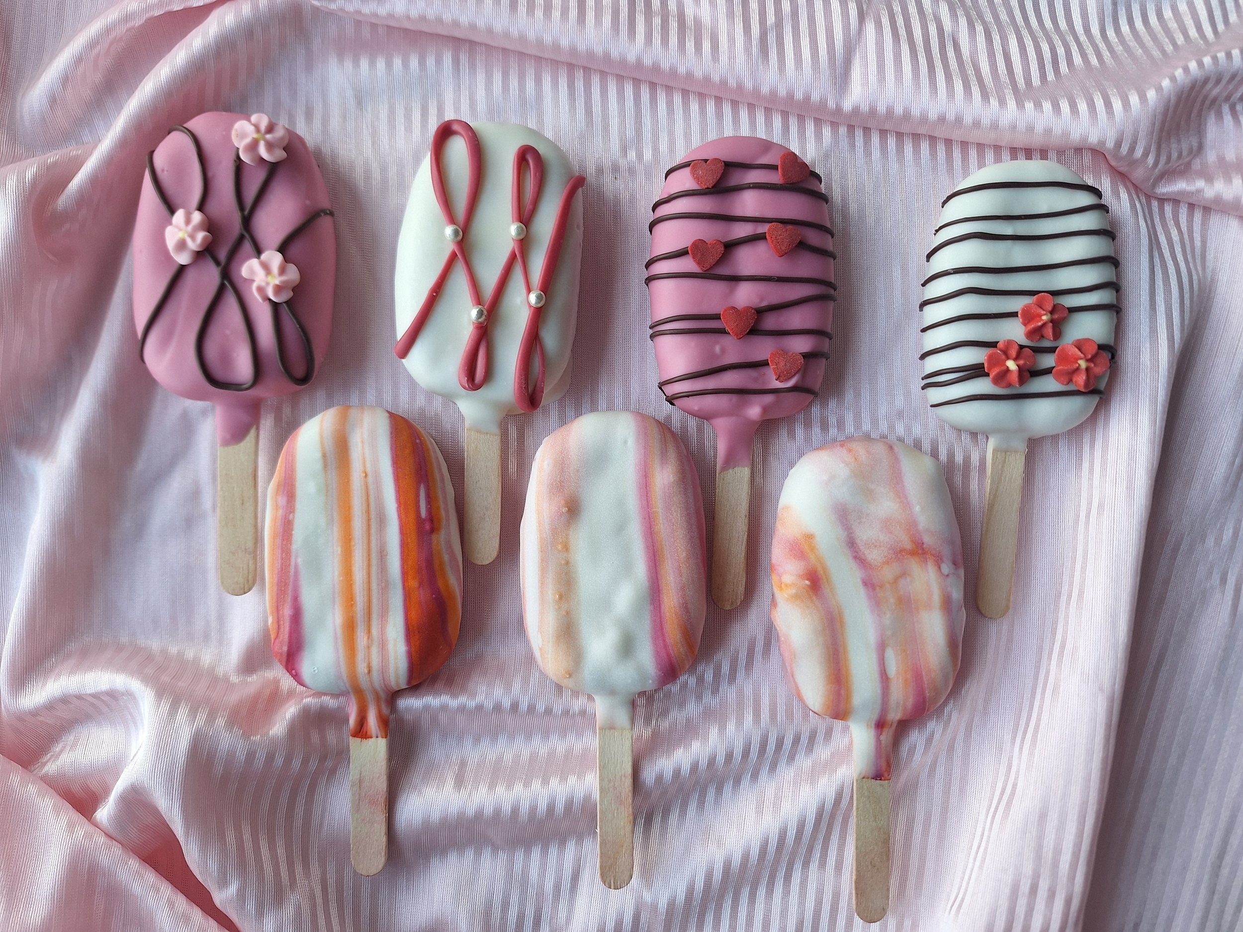 Pretty in pink cakesicles.
