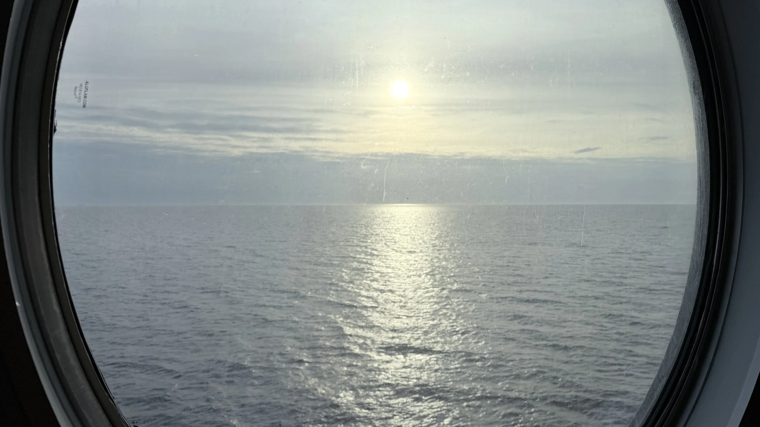 窗前的海