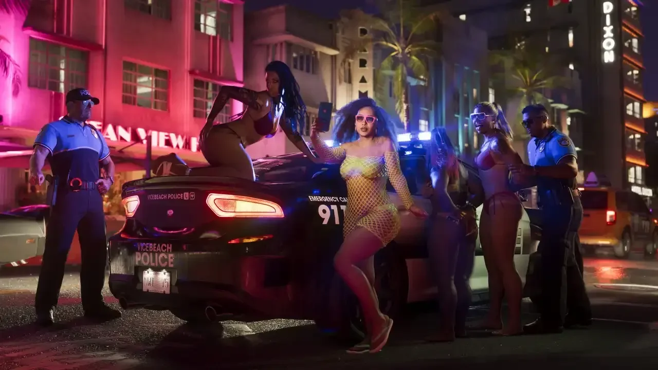 Scena notturna di GTA 6 con auto della polizia e personaggi in stile Vice City