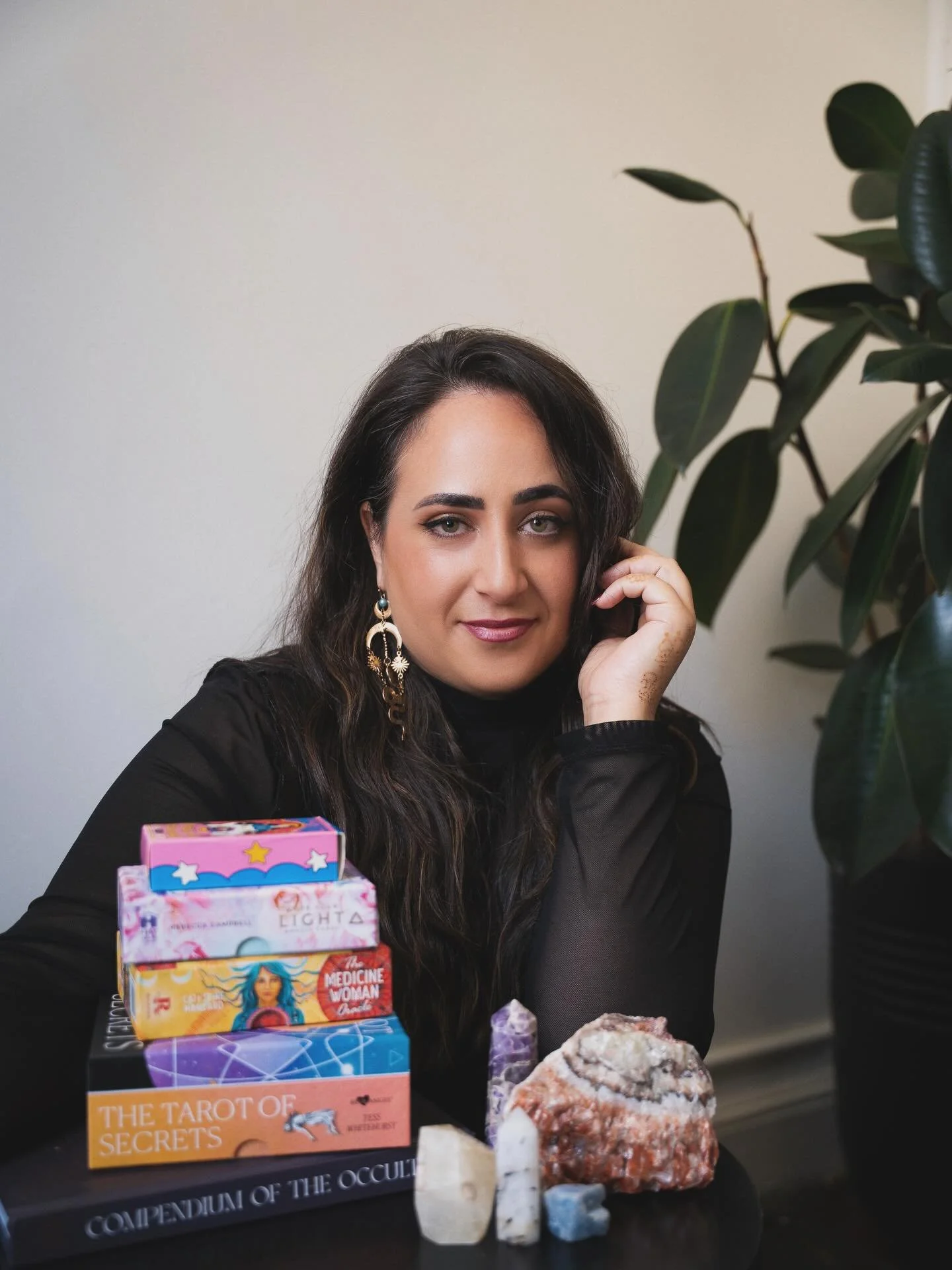 Hi, I&rsquo;m Yasmina. Sometimes Mahdiya Moonshine.

I&rsquo;ve spent the last 12+ years exploring spirituality through psychic development, mediumship, spiritual healing, Reiki, Core Shamanism and Kinesiology.

I&rsquo;m also a burlesque performer, 