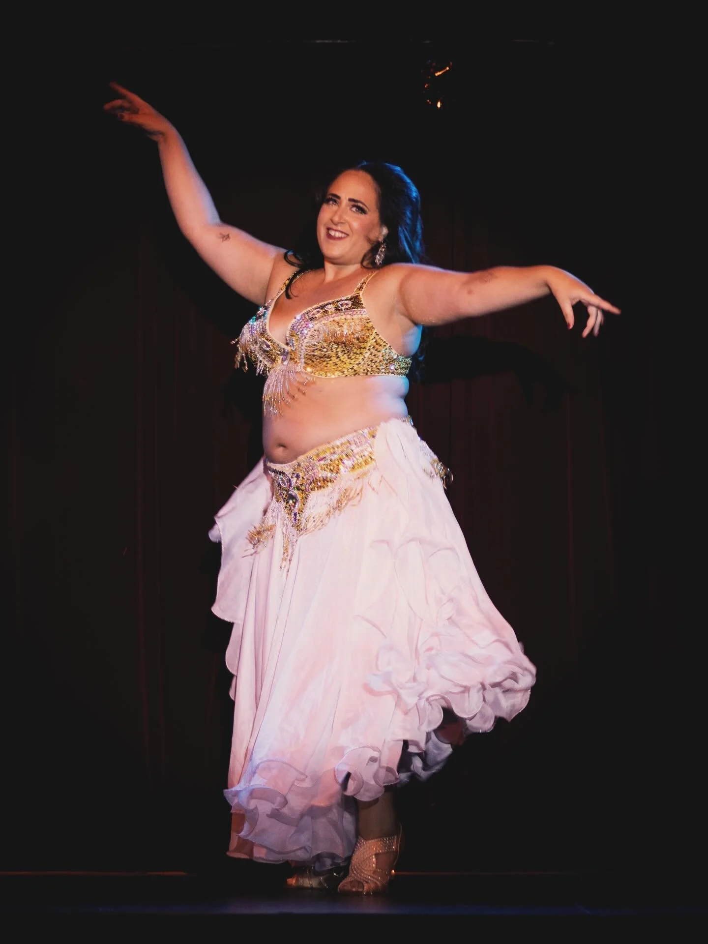 1.  Look, my hip is about to drop 
2. OoOhh watch my hip flick 
3. Where is my lover?!

All very important moves. 

Thanks again to @jaydenbyrnephotography for capturing these shots! ✨ 

This act was so fun and joyful to perform for Etheral @softbodi