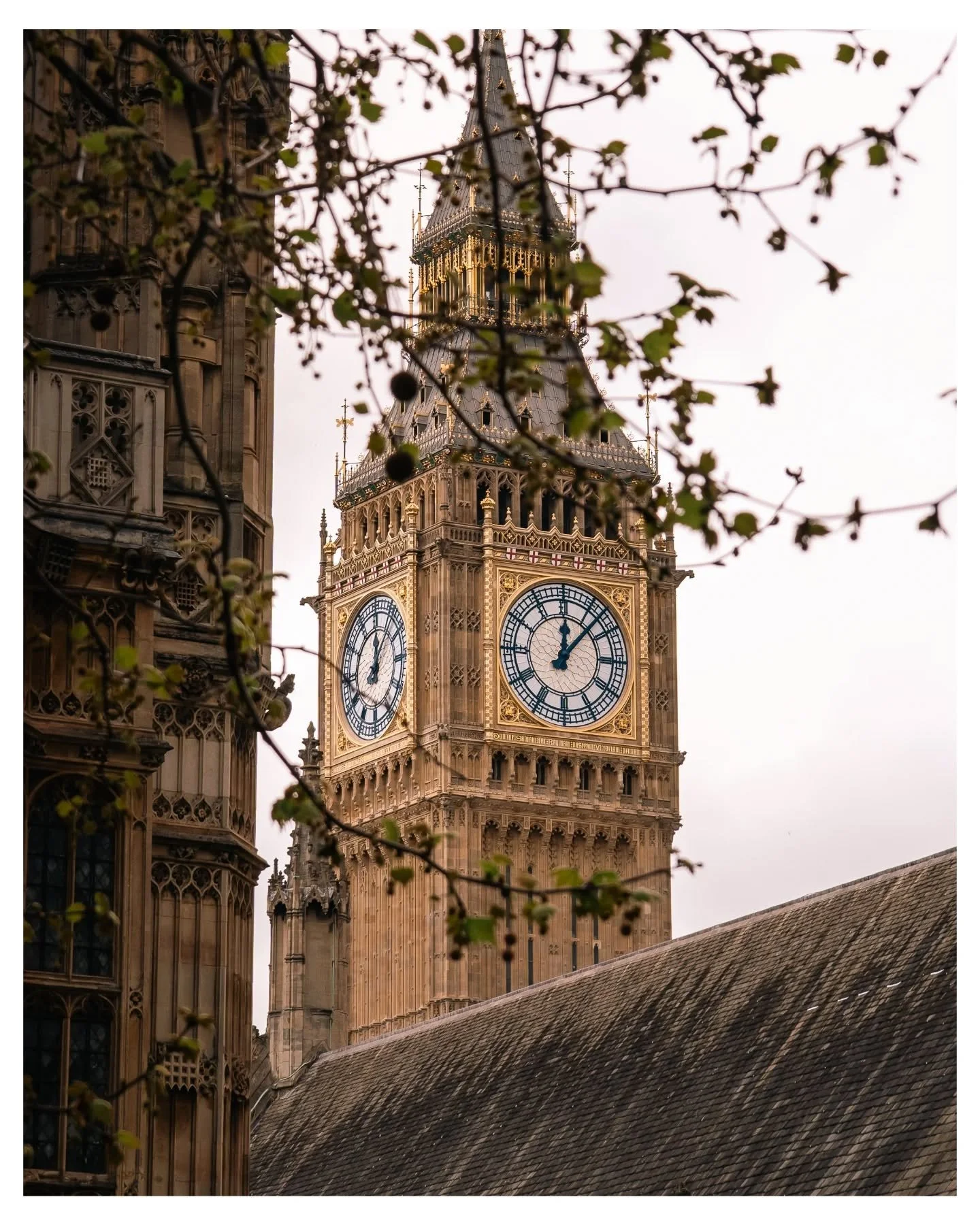 London recently 📸 

Selection of photos from my most recent trip to London back in April. Featuring some unique frames, slow shutter experiments and subjects that feel like the main character.

Shot on Sony A6700 @sonyalpha using @sigmauk 18-50mm le