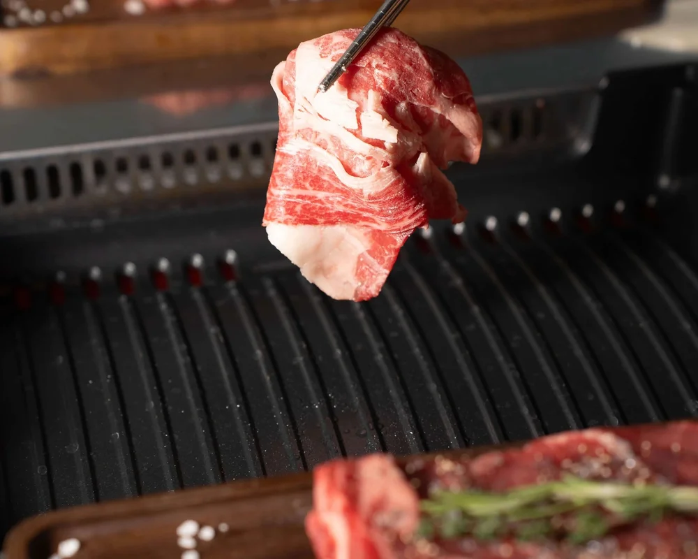 Built-in tabletop charcoal grill