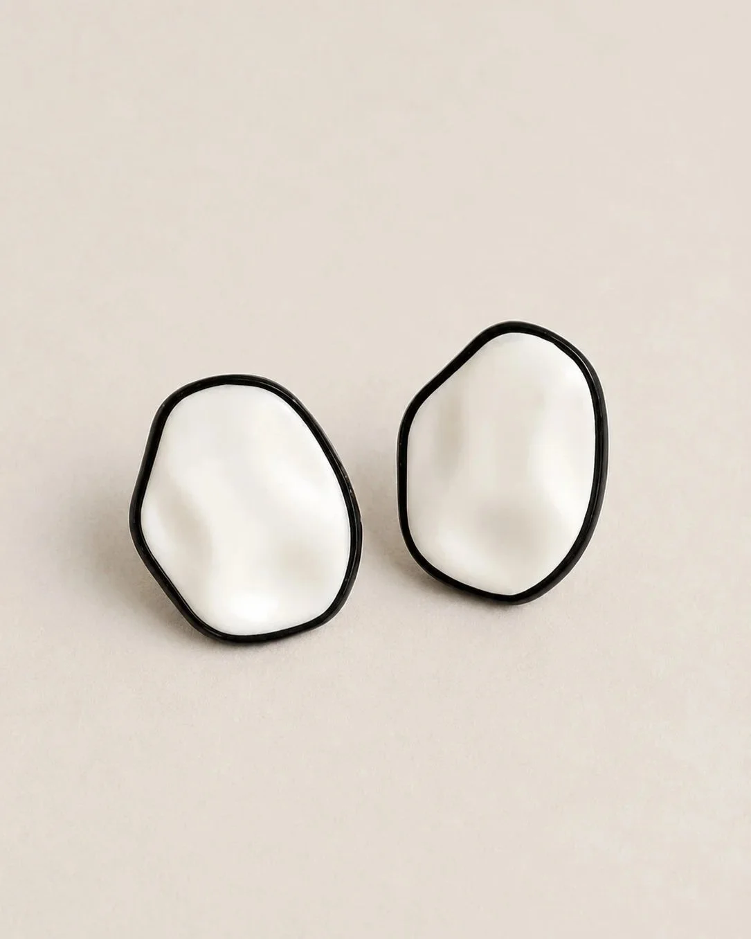 Mono Studs