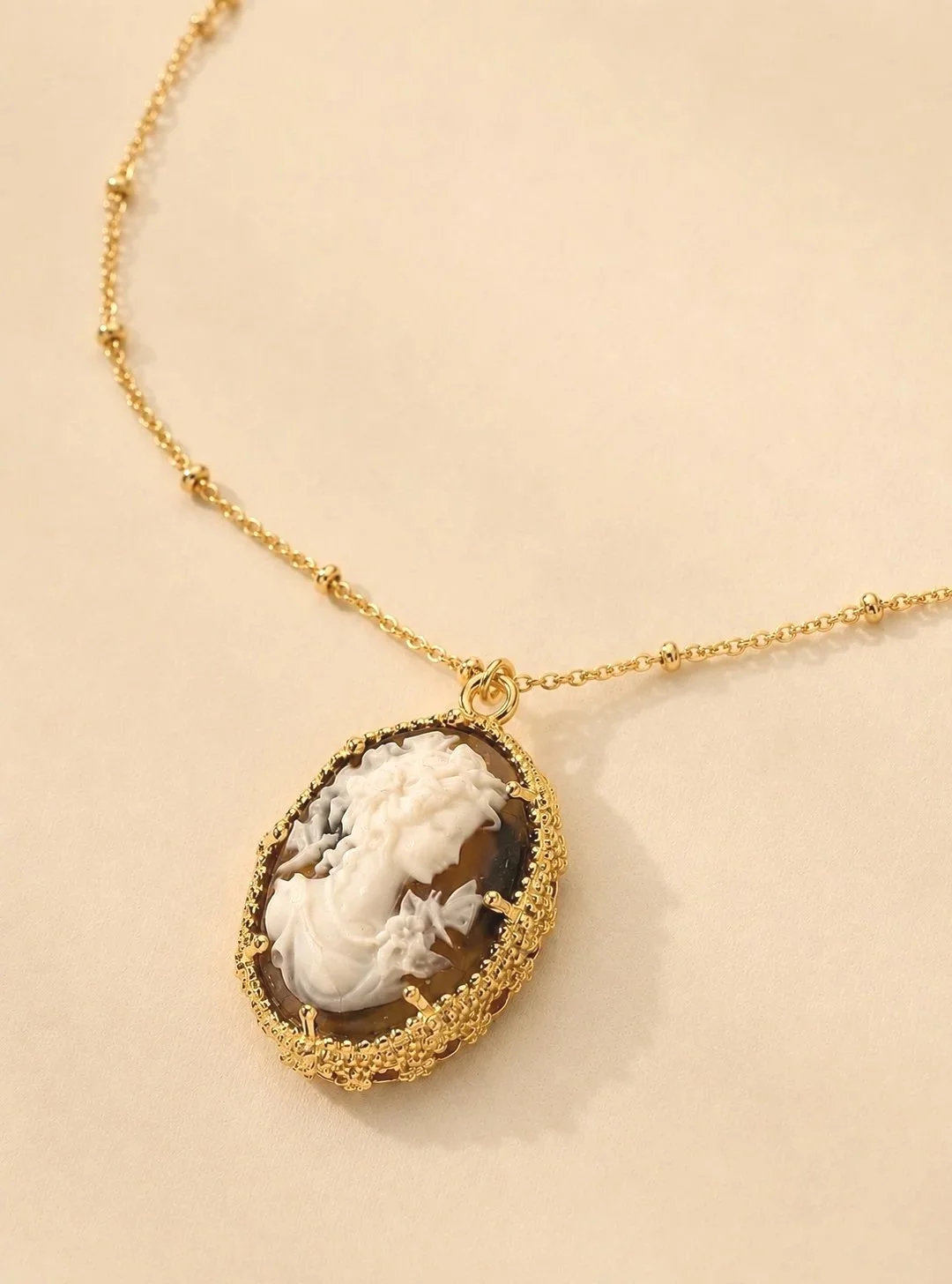 Portrait+Necklace+4.jpg
