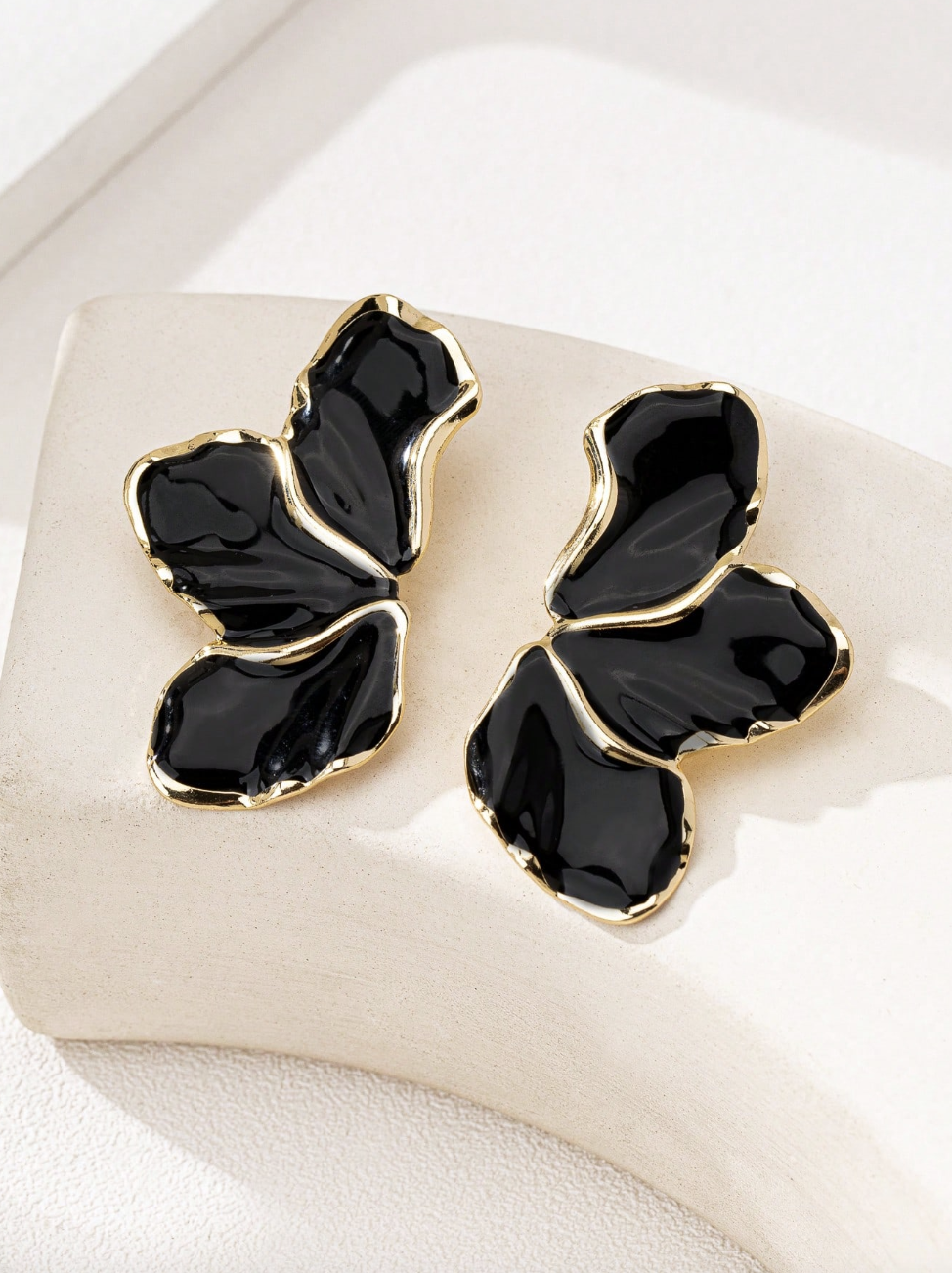 Cleo Earrings - Noir.png