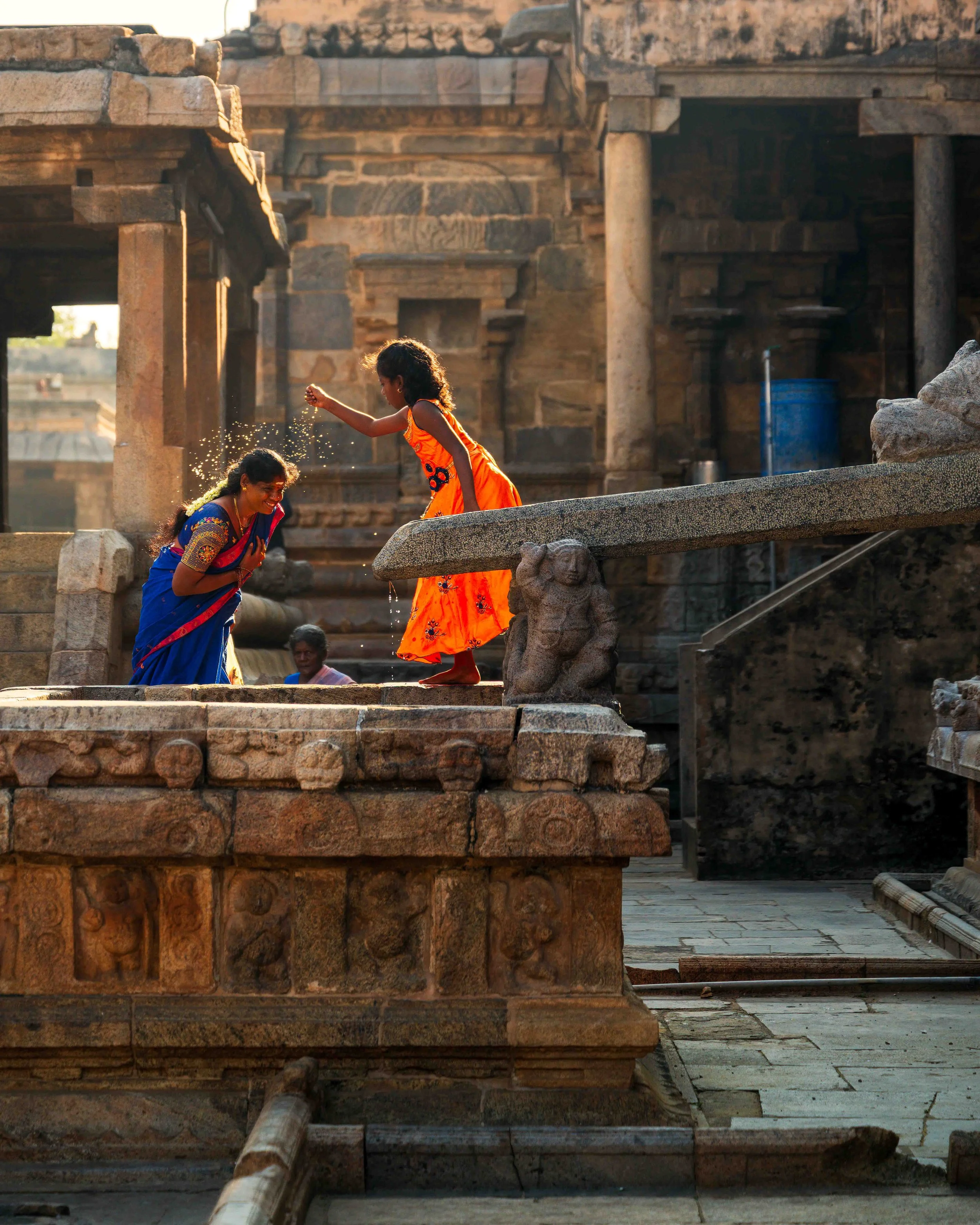 Thanjavur - Brihadisvara temple - Moment of humbleness 