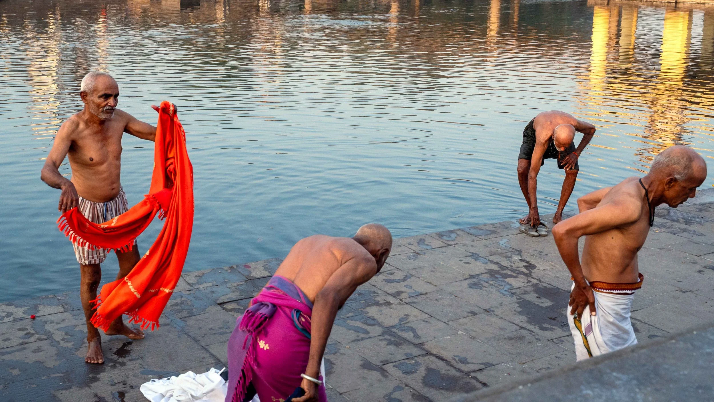Alandi - men in motion
