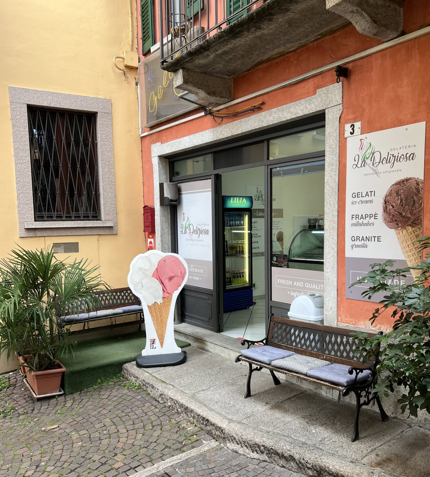 La Deliziosa gelateria in the town of Baveno