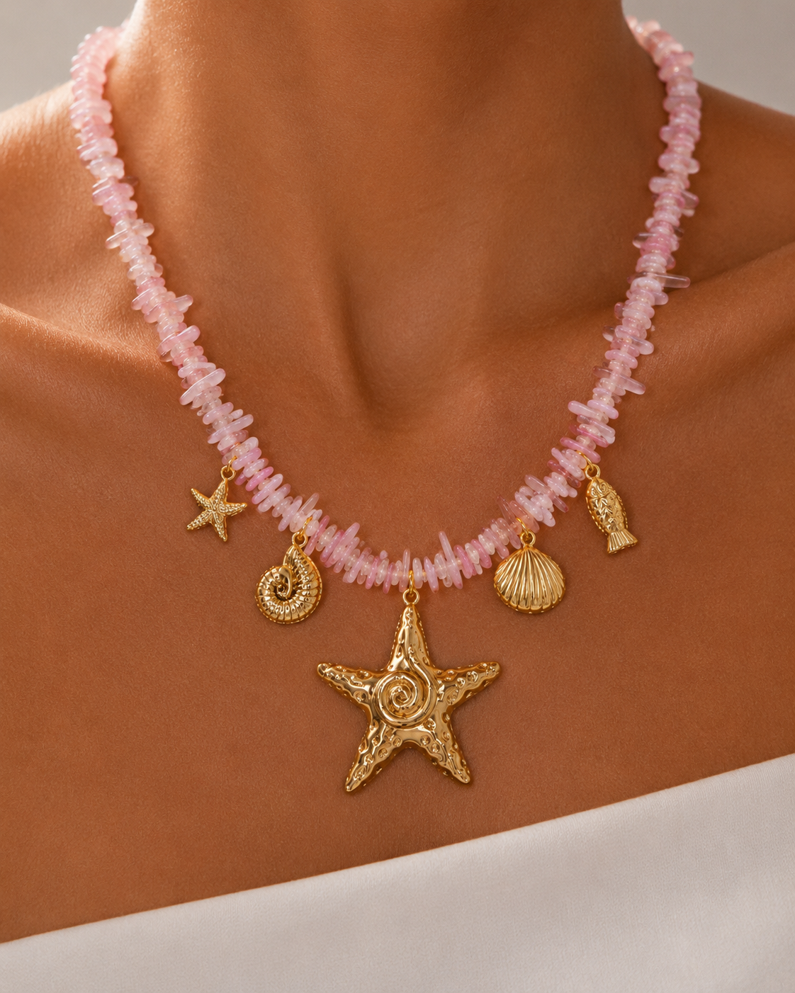 Collier Coralia porté - bijou statement acier inoxydable bord de mer