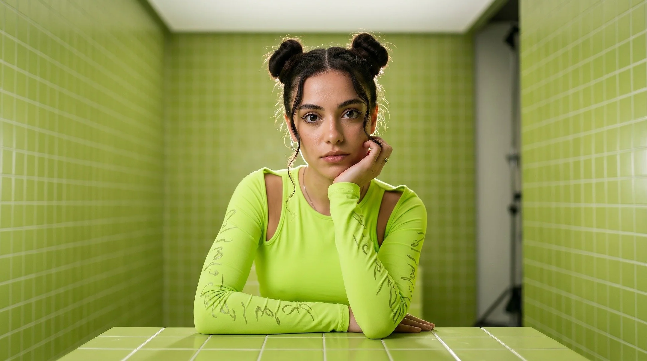 Lime vibes and sharp lines 💚✨

#aiphotography #limeart #portraitmood
