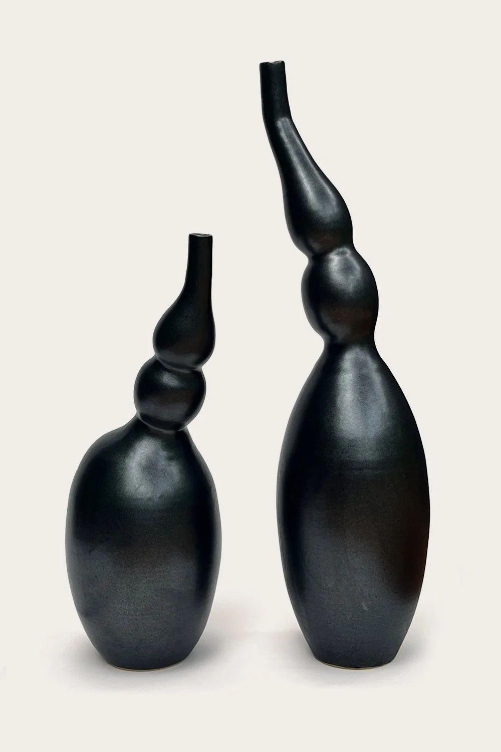 Black-vases-1.jpg